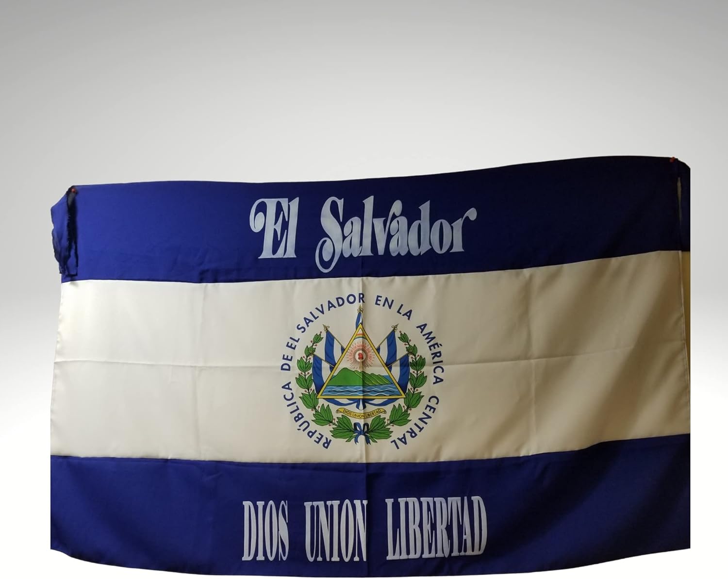 El Salvador Flag - Bandera de El Salvador - Un Hermoso Recuerdo y Simbolo de Tu Pais - Colores Azul y Blanco para Lucir en Casa, Carro o Lugar Preferido