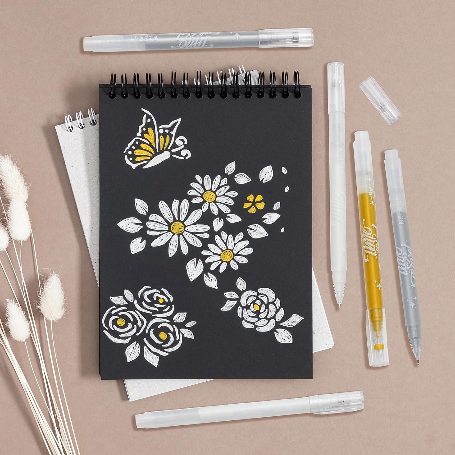 YUANCHENG Gold Silver White Gel Pens, 4 Pack,0.8 mm Extra Fine Point Gel Ink Pens.Suitable for Black Paper Drawing,Card Making,Artists Drawing. Sketching,White Gel Pen for Art Highlight