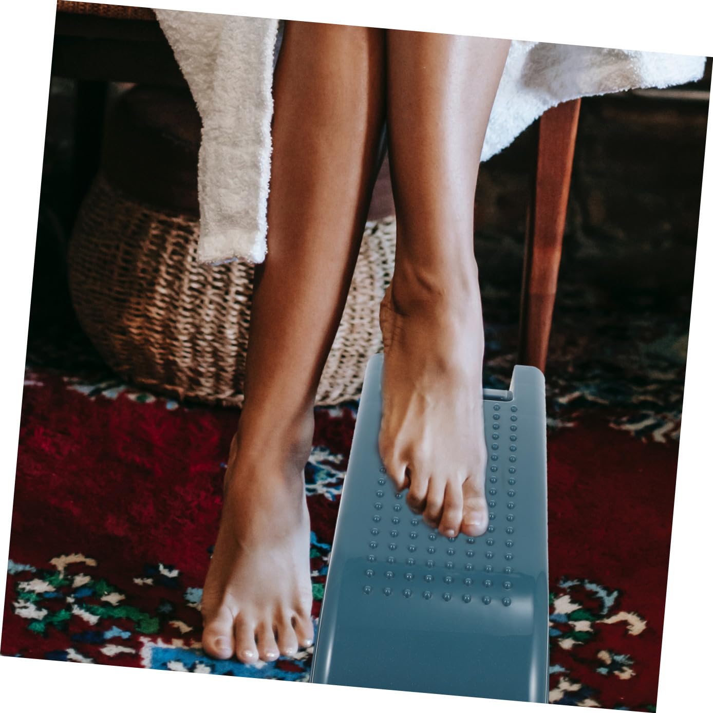 ULTECHNOVO Kleiner Fußpflegehocker aus Kunststoff mit Fußstütze für Pediküre und Badezimmer Multifunktionaler Kleiner Hocker zur Entlastung und Massage der Fußsohle