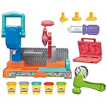 Play-Doh Hasbro, Banco degli Attrezzi con Formine e Segheria, Articoli per Creazioni in Plastilina con 5 Vasetti di Pasta Modellabile e Accessori, per Bambini e Bambine dai 3 Anni