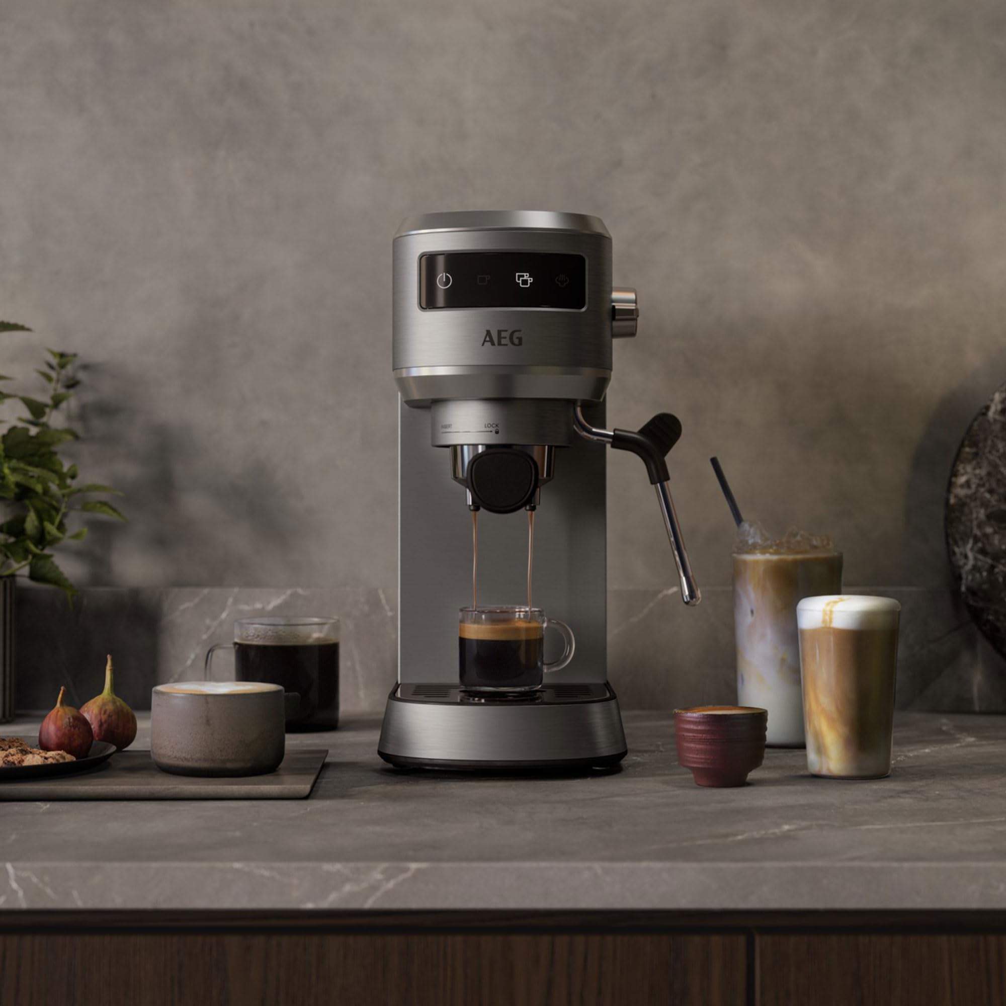 AEG Cafetera Espresso Compacta EC6-1-6ST, 15 Bares, Café Molido y Monodosis, Pantalla Táctil, Espumador de Leche, Depósito 1L, Apagado Automático, Inox