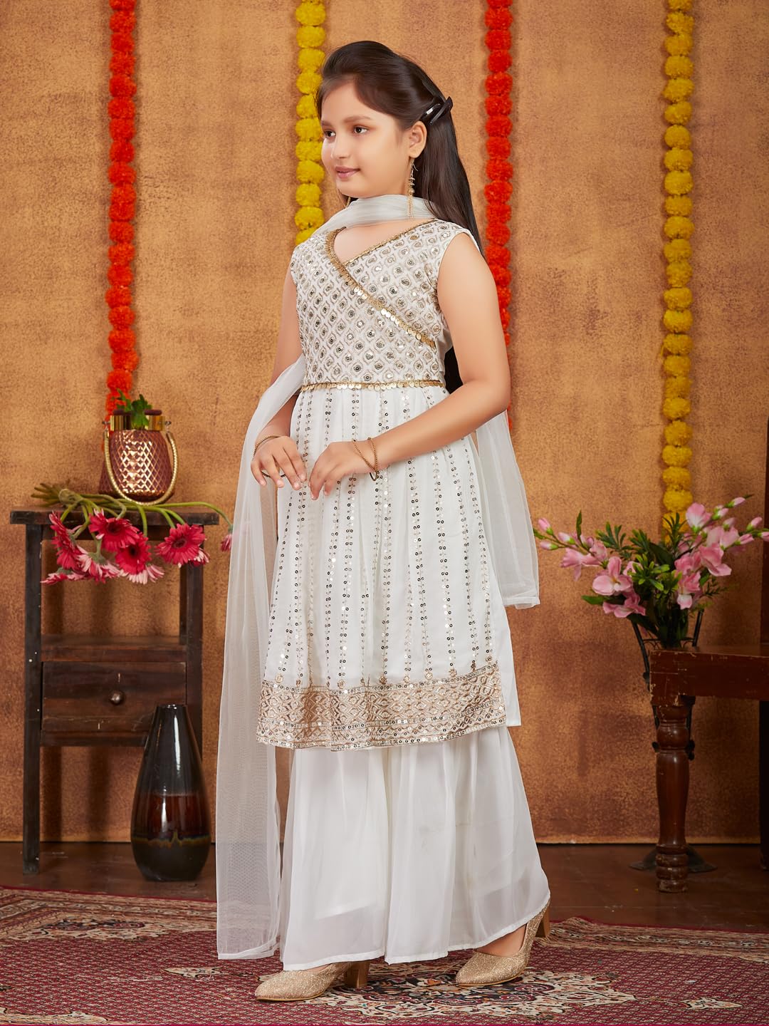 Aarika - Conjunto de ropa étnica para niña, diseño de lentejuelas de color crema, bordado Zarika
