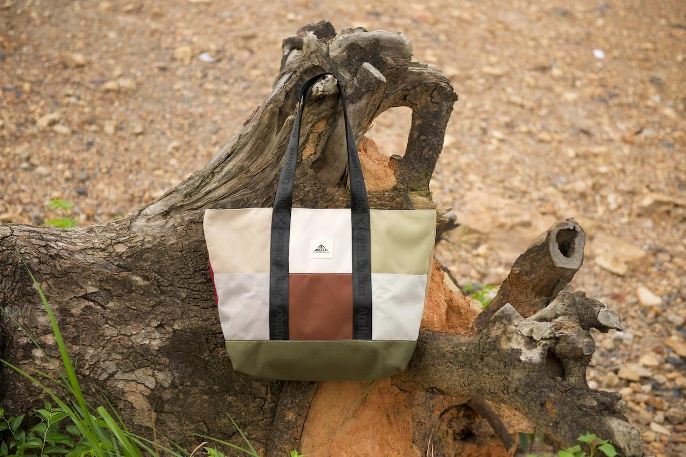 AREFFA Large Tote Bag for Women, Designer-Inspired Colorblock Shoulder Bag, Stylish Travel Handbag