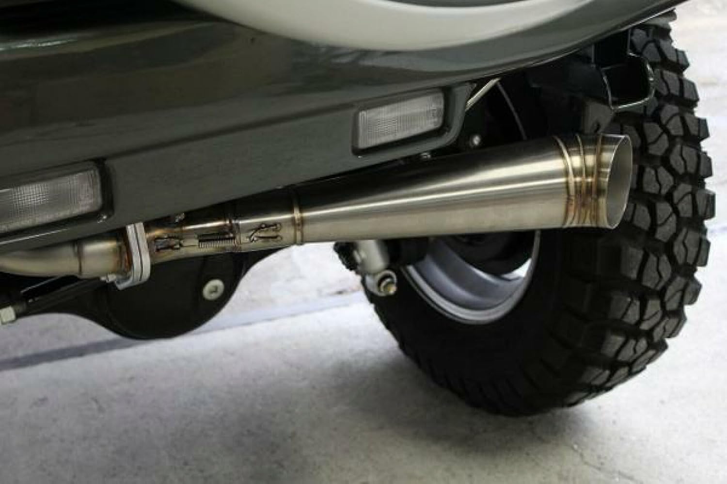 Bluefin 車マフラー ジムニー(JB23) メガホンタイプ ショートバンパー対応 1型～10型 右出し 1本出し Jimny