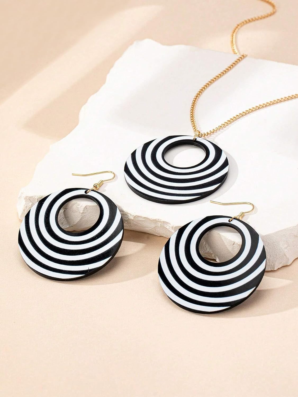 Black White Acrylic Necklace Earring Set Bohemian Style Oval Zebra Print Pendant Necklace Trendy Rotundity Two Tone Dangle Drop Statement Earrings Boho Style Lightweight Acrylic Jewelry