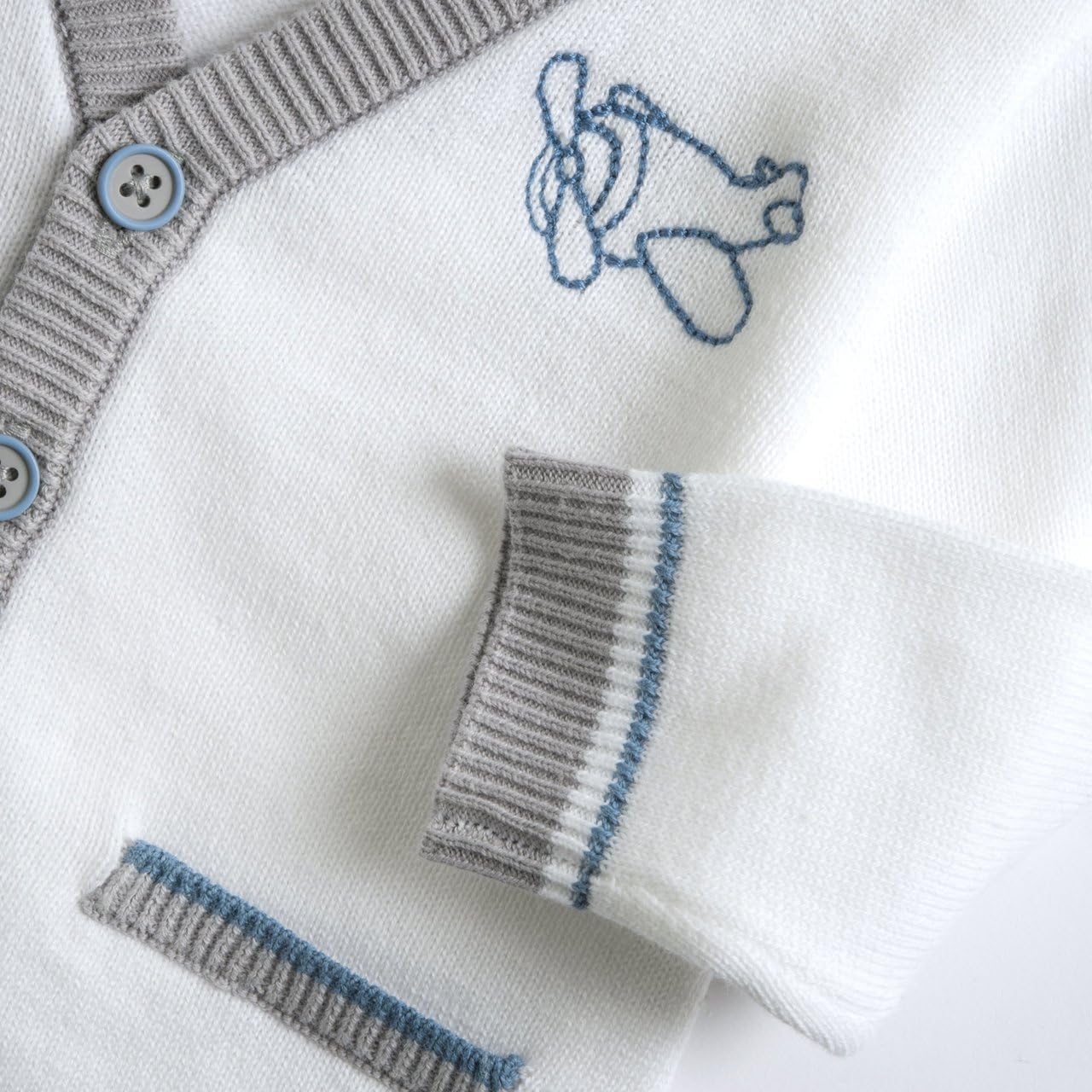 Chicco, Cardigan per neonato con ricamo aeroplanino e finte tasche, Bianco, 18 mesi
