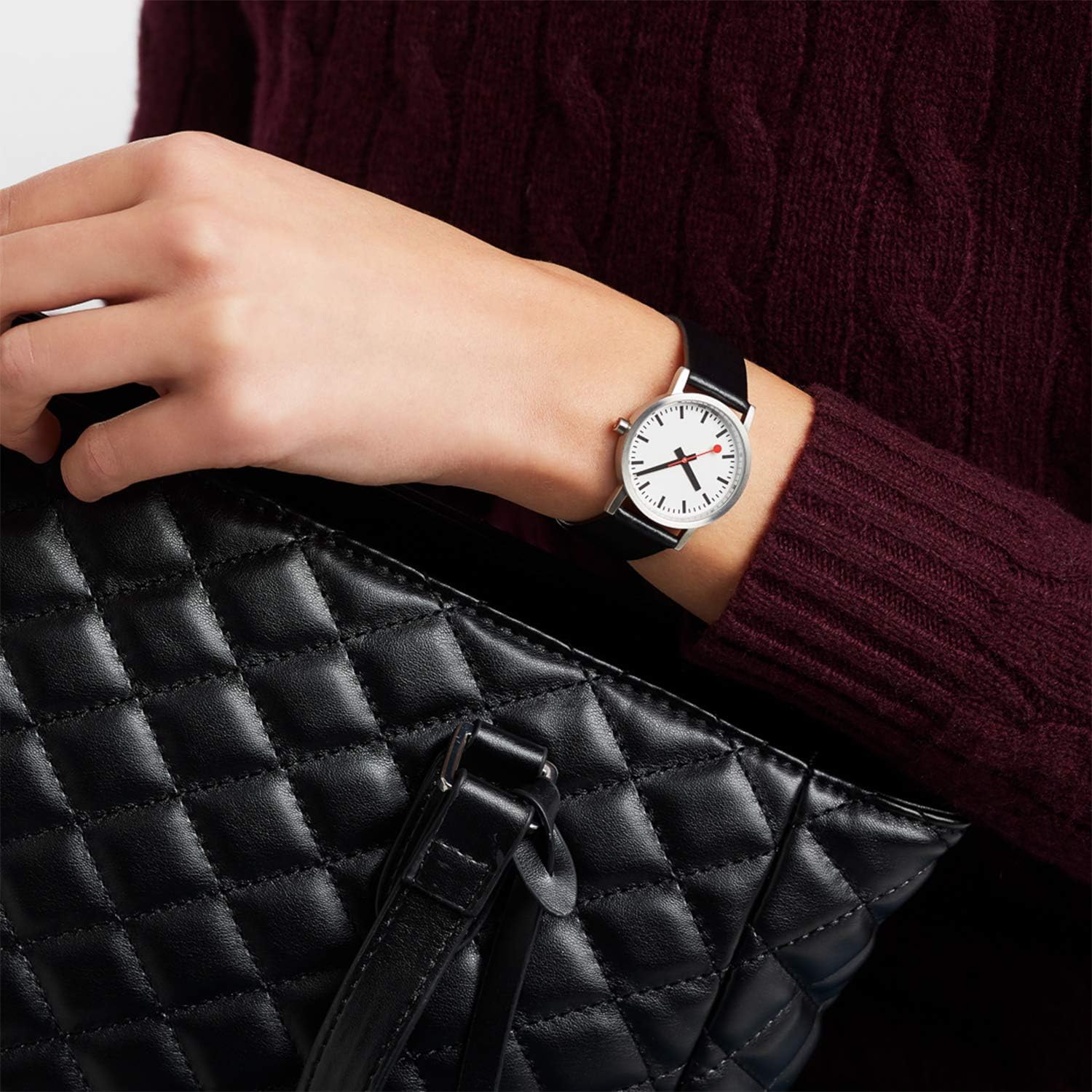 Mondaine Classic - Orologio con Cinturino Nero in Pelle per Donna, A658.30323.16OM, 30 MM Mondaine Classic - Orologio con Cinturino Nero in Pelle per Donna, A658.30323.16OM, 30 MM