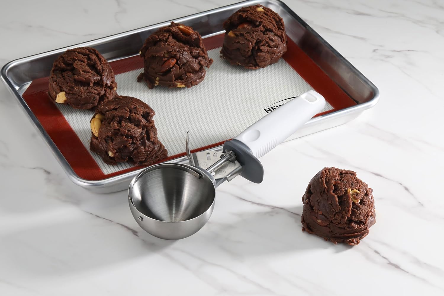 New Star Foodservice Commercial-Grade Thumb Press Food Disher/Ice Cream Scoop, #6, White Handle, 18-8 Stainless Steel, NSF Certified