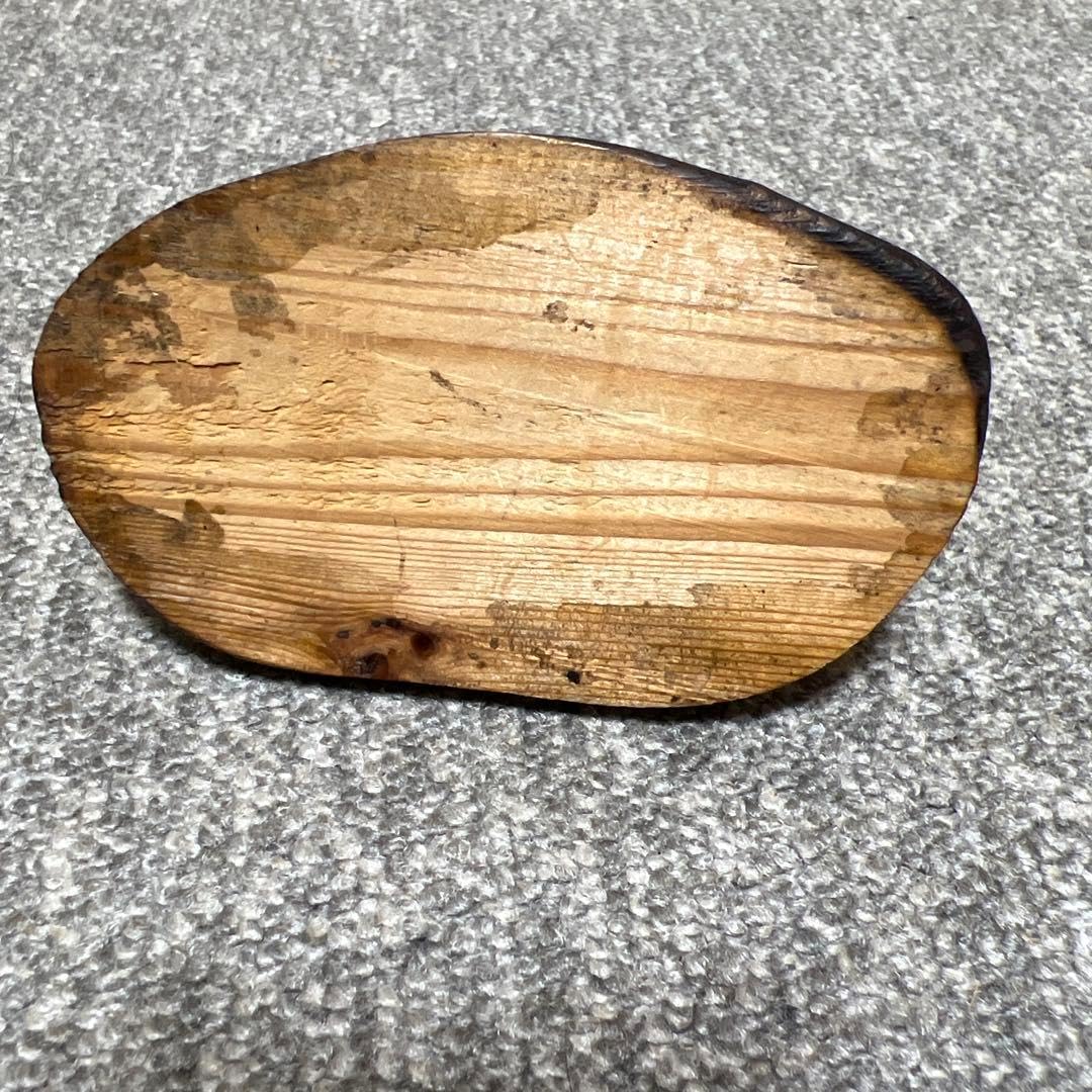 木製 猫の彫刻 台座付き