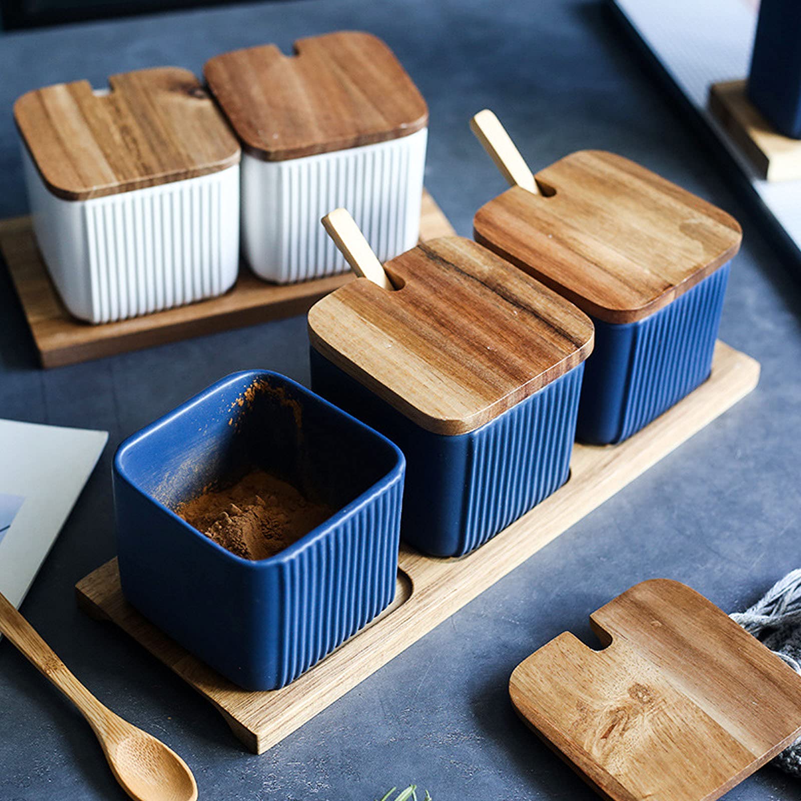 木製カトラリーセットと調味料入れ 木製カトラリーセットと調味料入れ