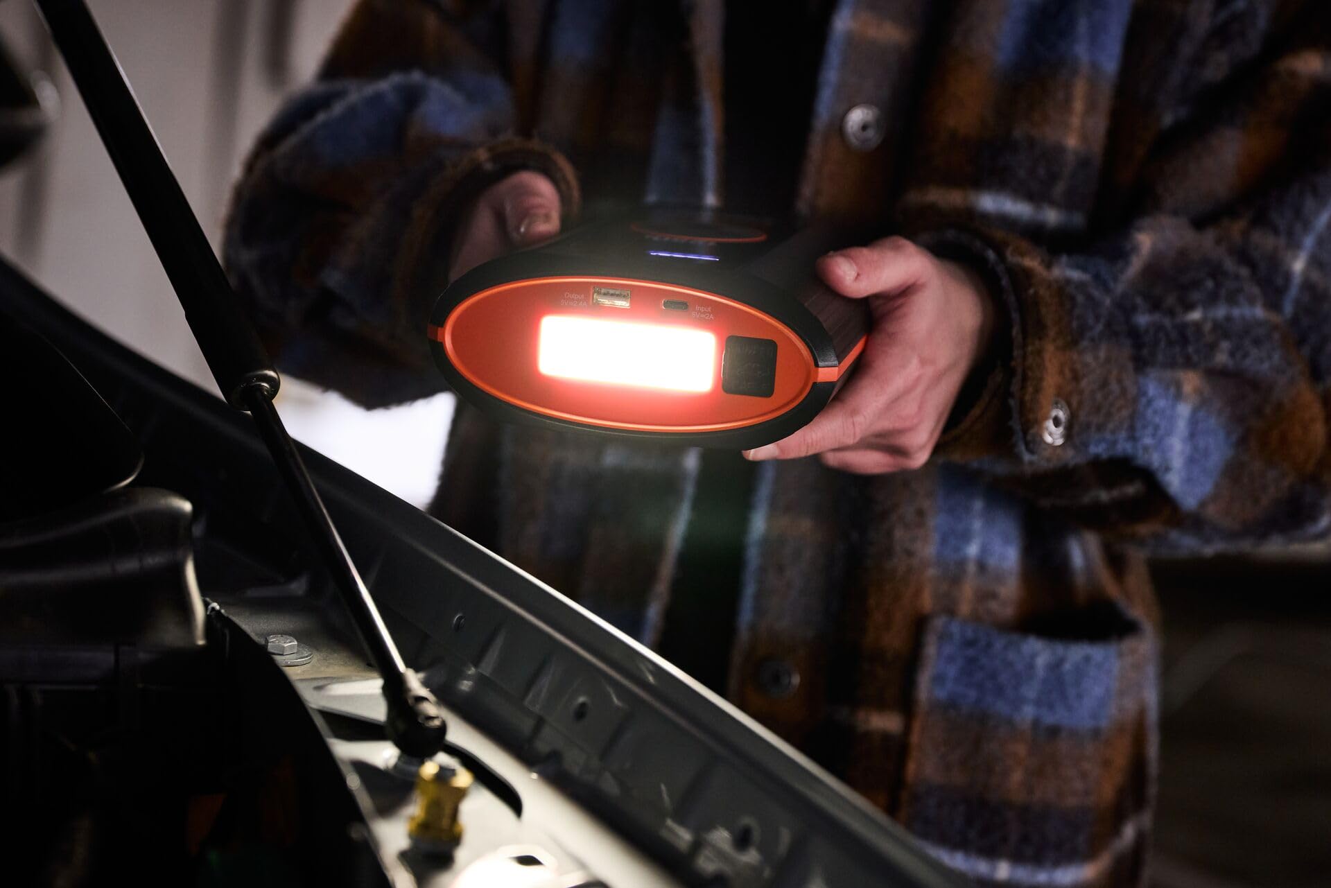 OSRAM BATTERYjumpstart 1250A, 12V, de litio, con función de batería externa y USB, arrancador de emergencia, para motores de gasolina de hasta 6L y motores diésel de hasta 2.8L.