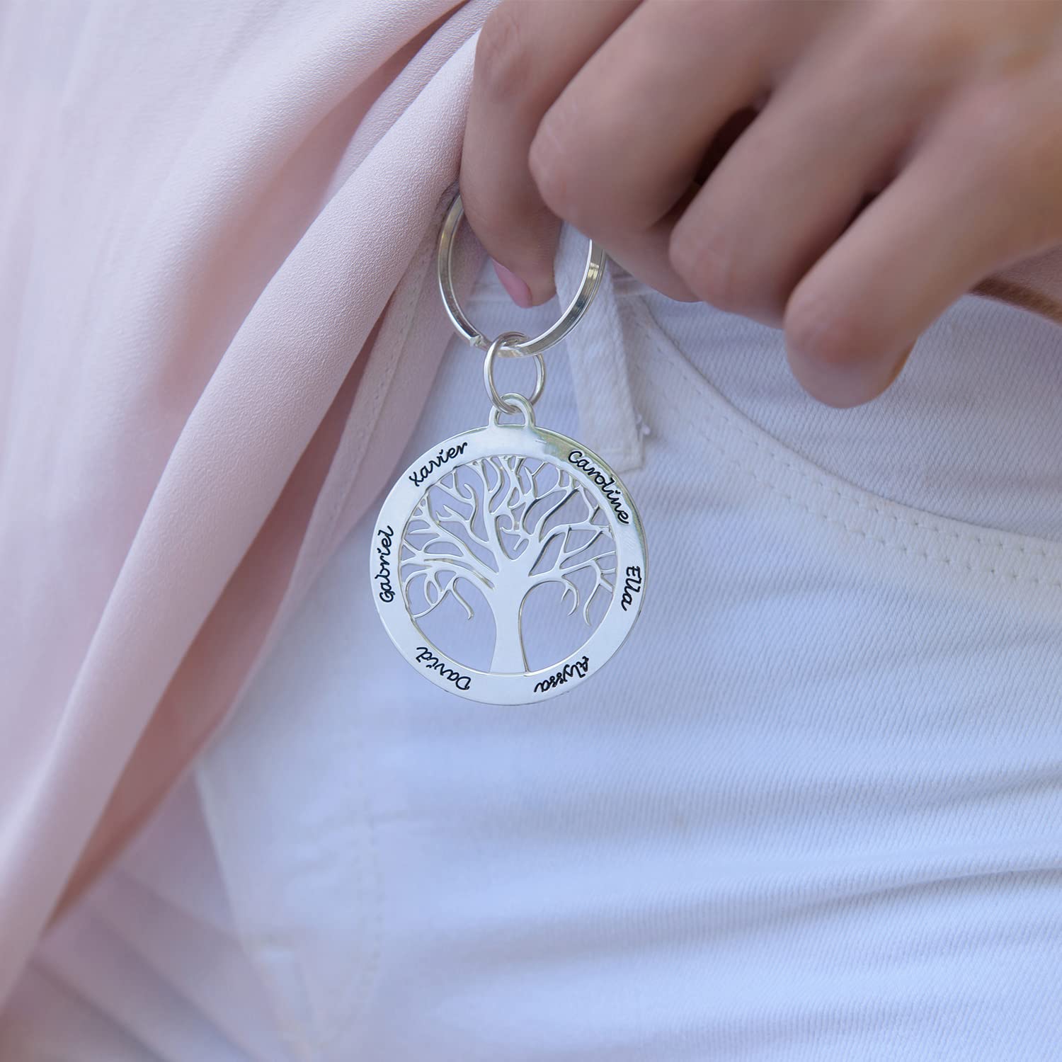 MyNameNecklace MYKA - Llavero Personalizado Árbol de la Vida - Joyería para Mamá, Abuela - Accesorios con nombre, letras - Regalos para Día de la madre, Navidad, Aniversario