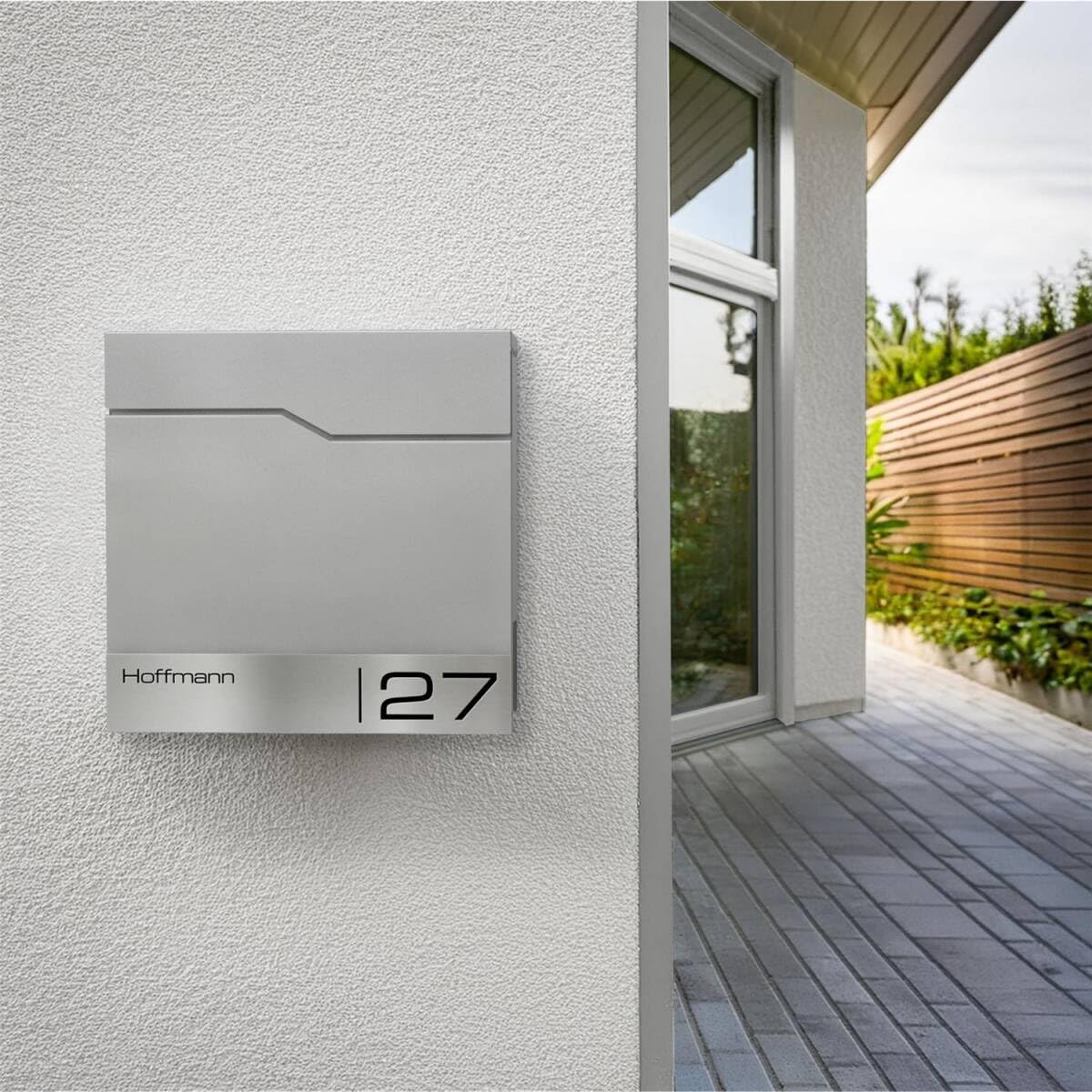 Metzler Cassetta Postale da Parete Grigio Alluminio RAL 9007 – Cassetta postale di design con targhetta nominativa in acciaio inox V2A incisa al laser e vano portagiornali – Modello Enno