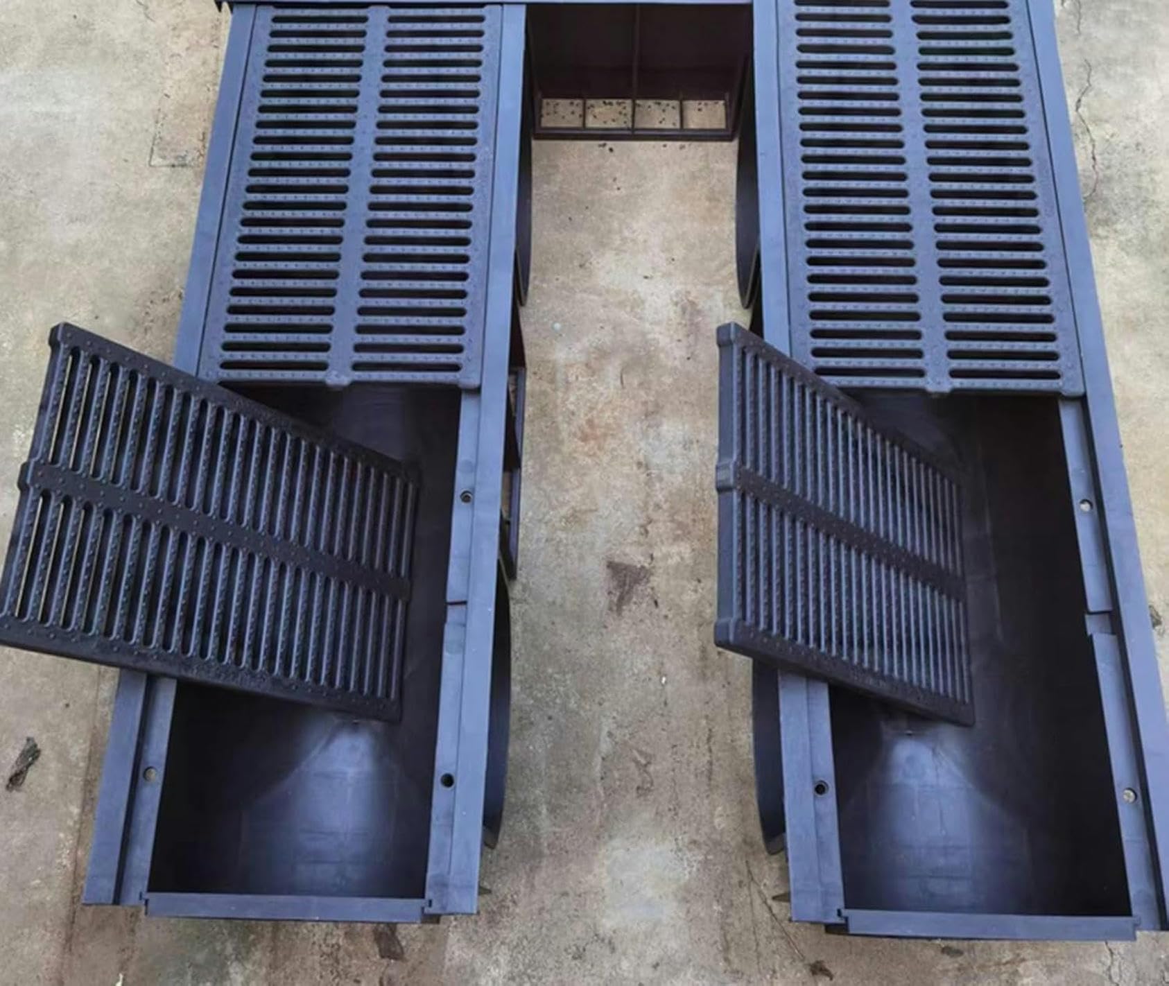 Système de drainage de sol en béton haute résistance avec couvercle de grille d'égout fixe