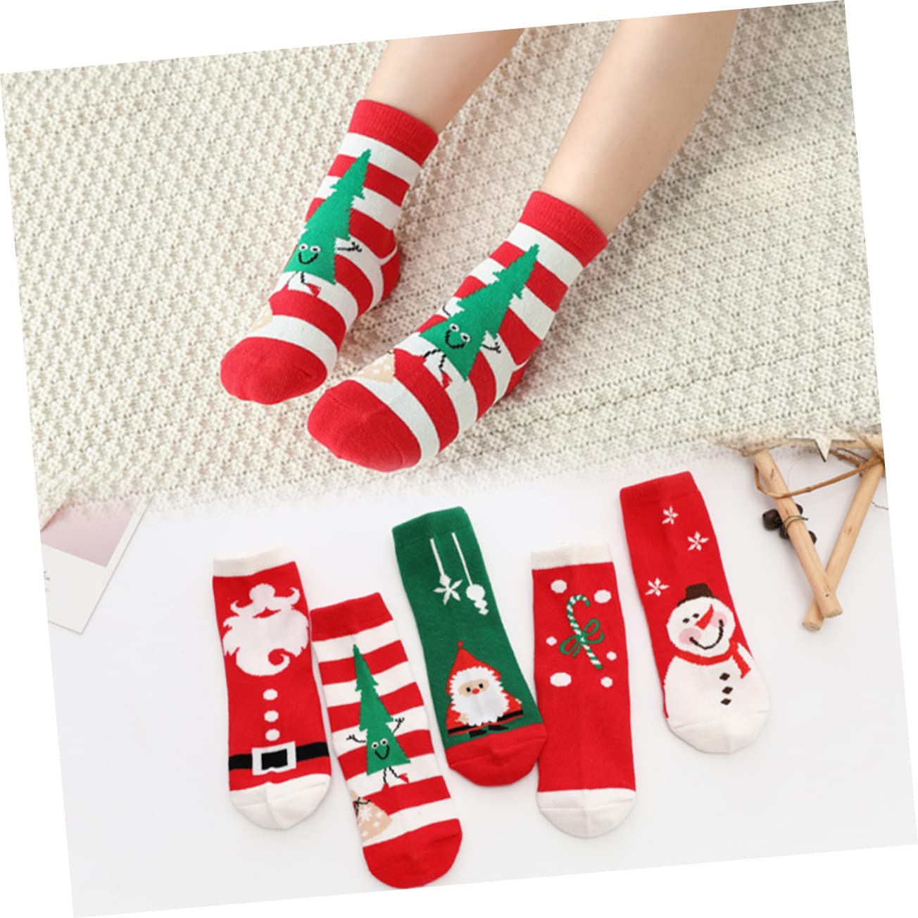 Healvian 5 Pares de Calcetines Navideños Rojos de Algodón para Niños de 6-8 Años, Medias Gruesas y Suaves Dibujos Animados para Cumpleaños y Navidad