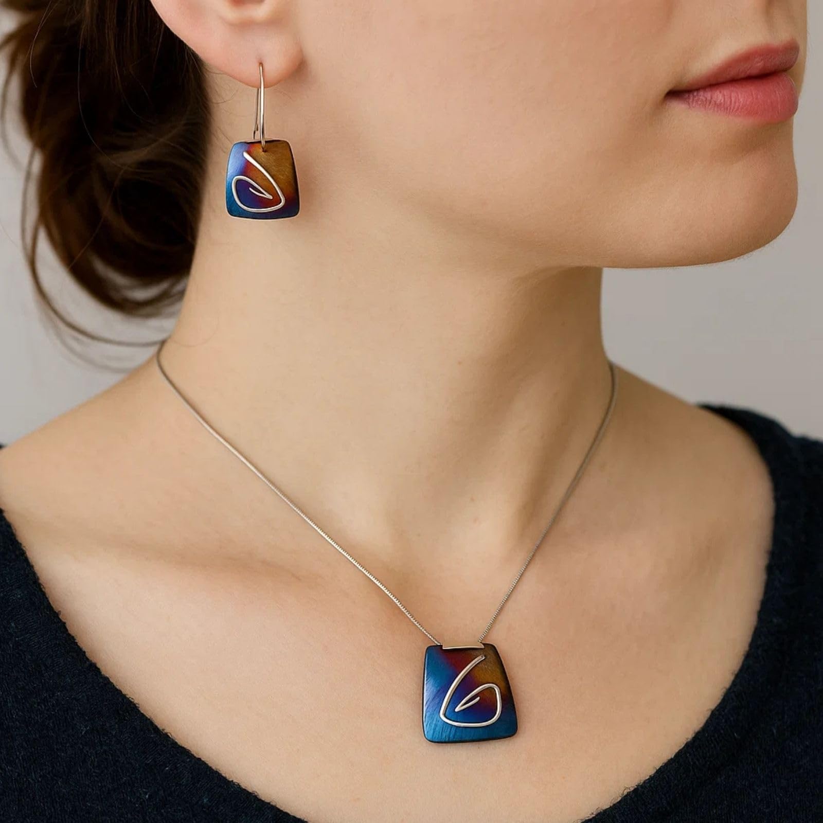 LillyMarie Handgefertigtes Damen Schmuckset Mit Farbigem Anhänger Und Silber-Titan Ohrringen