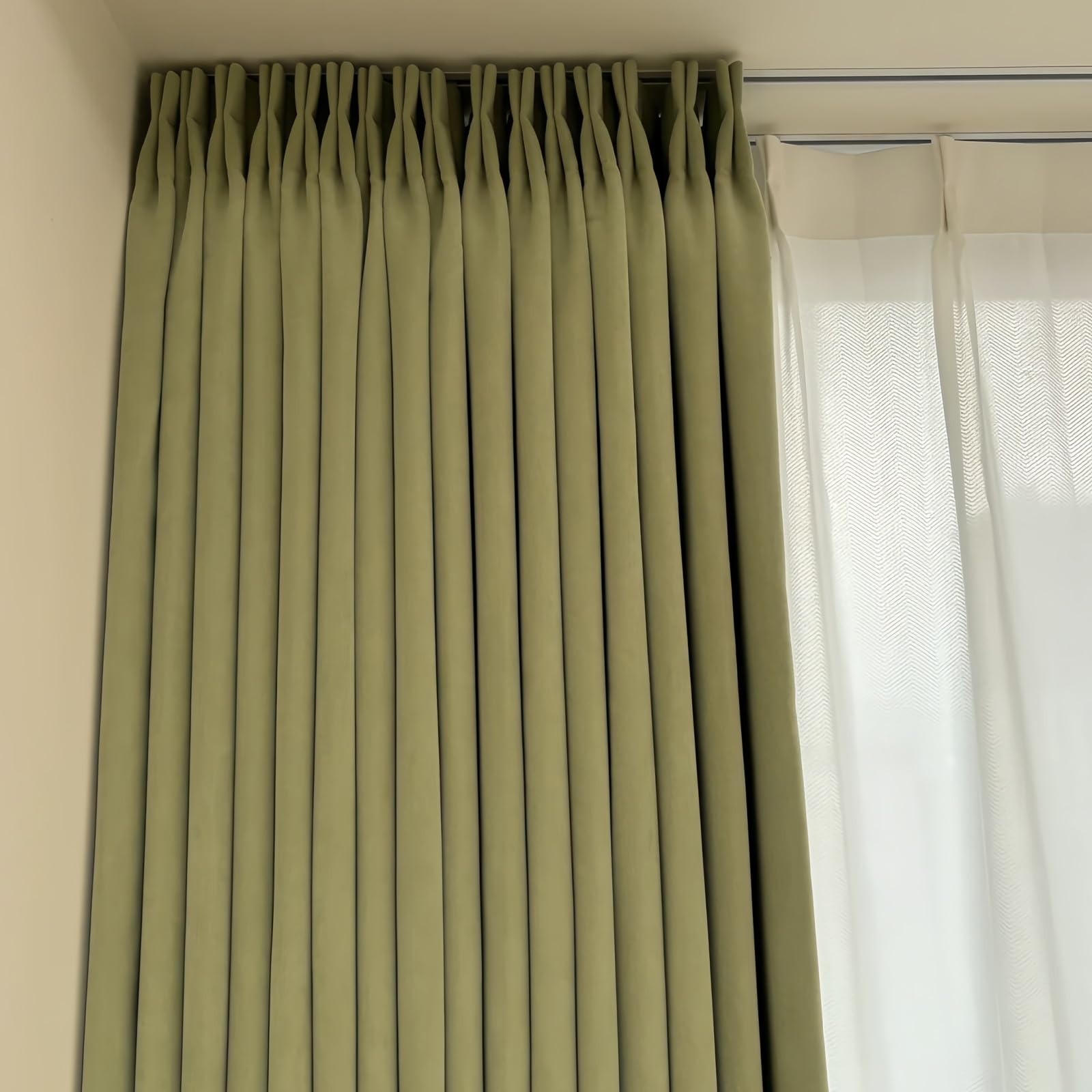 Riel deslizante de aluminio empotrado | Soporte de techo divisor de habitación de 1 a 6 m | Barra de división individual ajustable | Negro 2 m para una separación suave de la habitación
