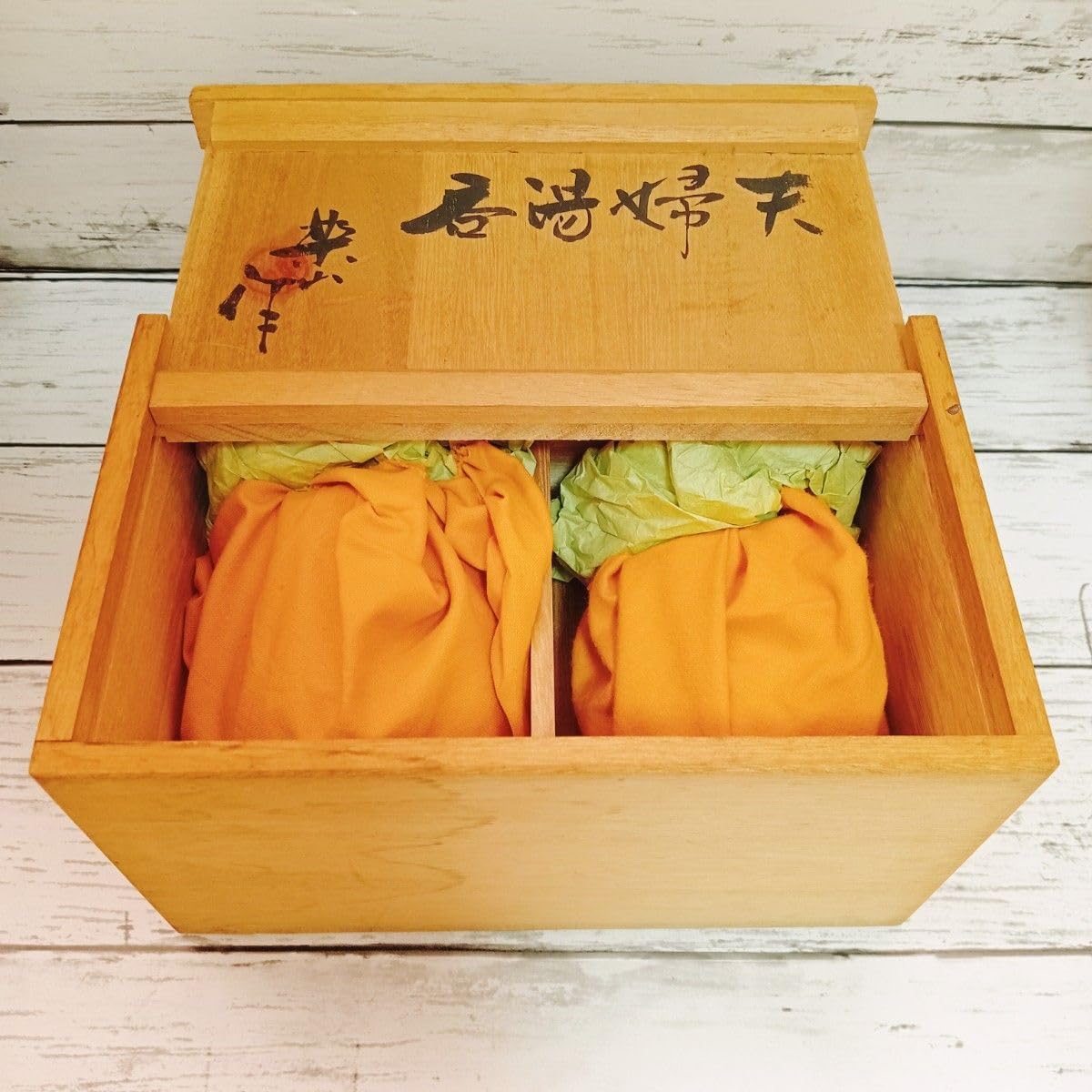 楽山焼き・蓋付き湯呑み（木箱付き）