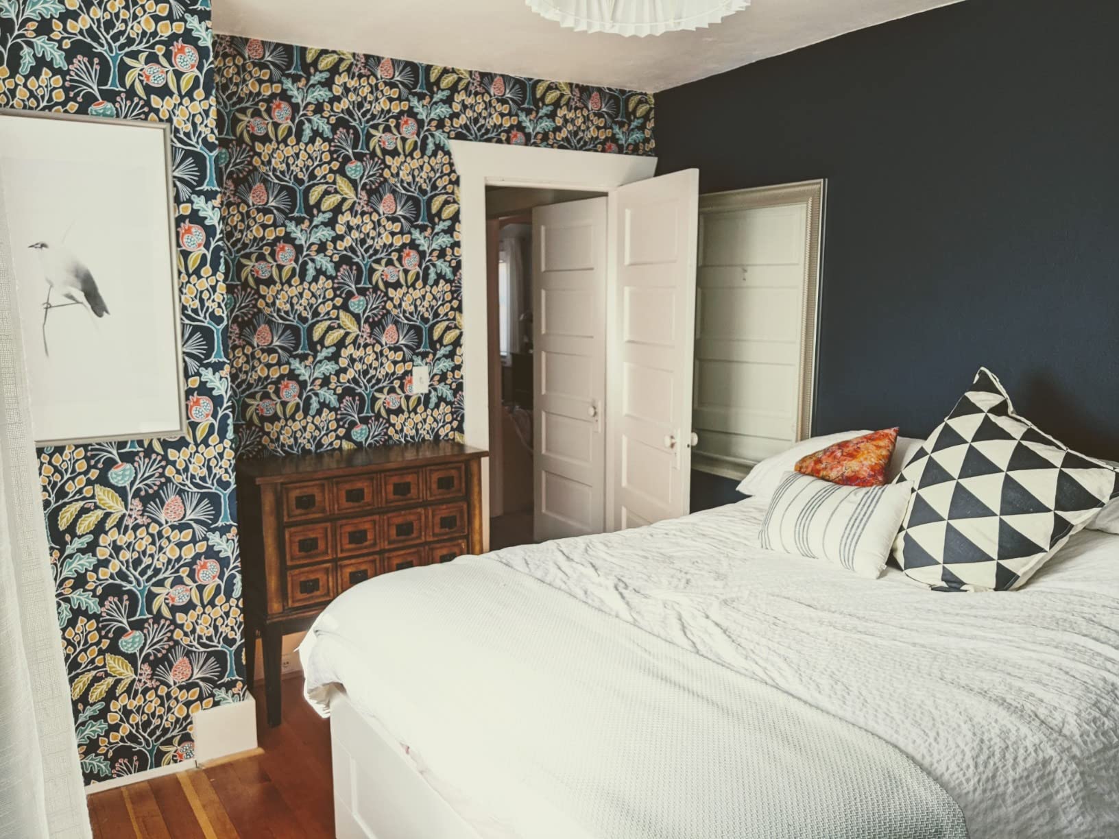 6/mo Finance NuWallpaper NU3038 Groovy Garden Navy Peel & Stick