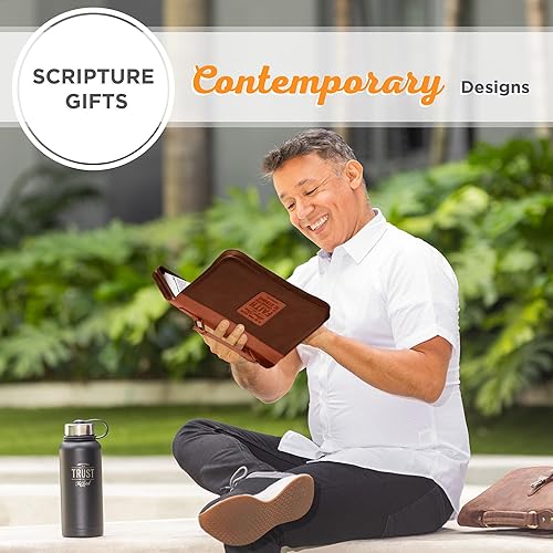 Miniatura 8 de Christian Art Gifts Funda clásica de piel sintética para la Biblia para hombres y mujeres mantente firme en la fe - 1 Corintios 1613 versículo