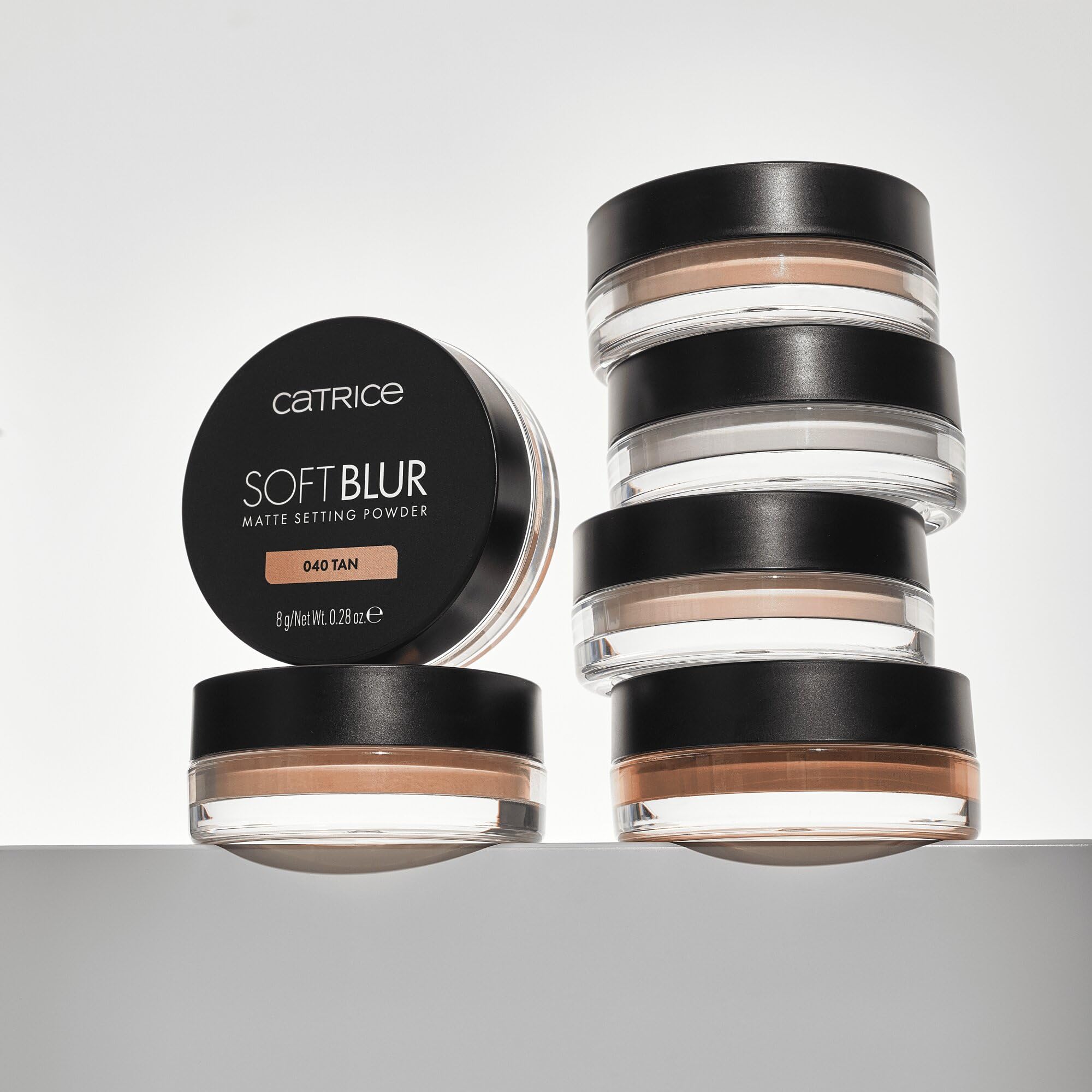 Catrice Matujący puder utrwalający Soft Blur, długotrwały, matujący, oczyszczanie porów, naturalny, przeświecający (8g)