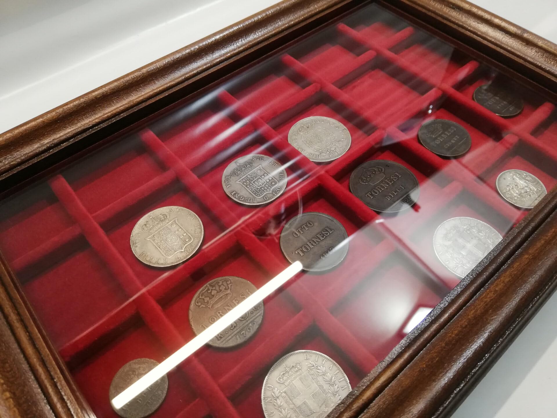 Caja para Monedas y medallas de Madera Maciza y Cristal con Terciopelo, Compartimentos Personalizables, numismática Artesanal
