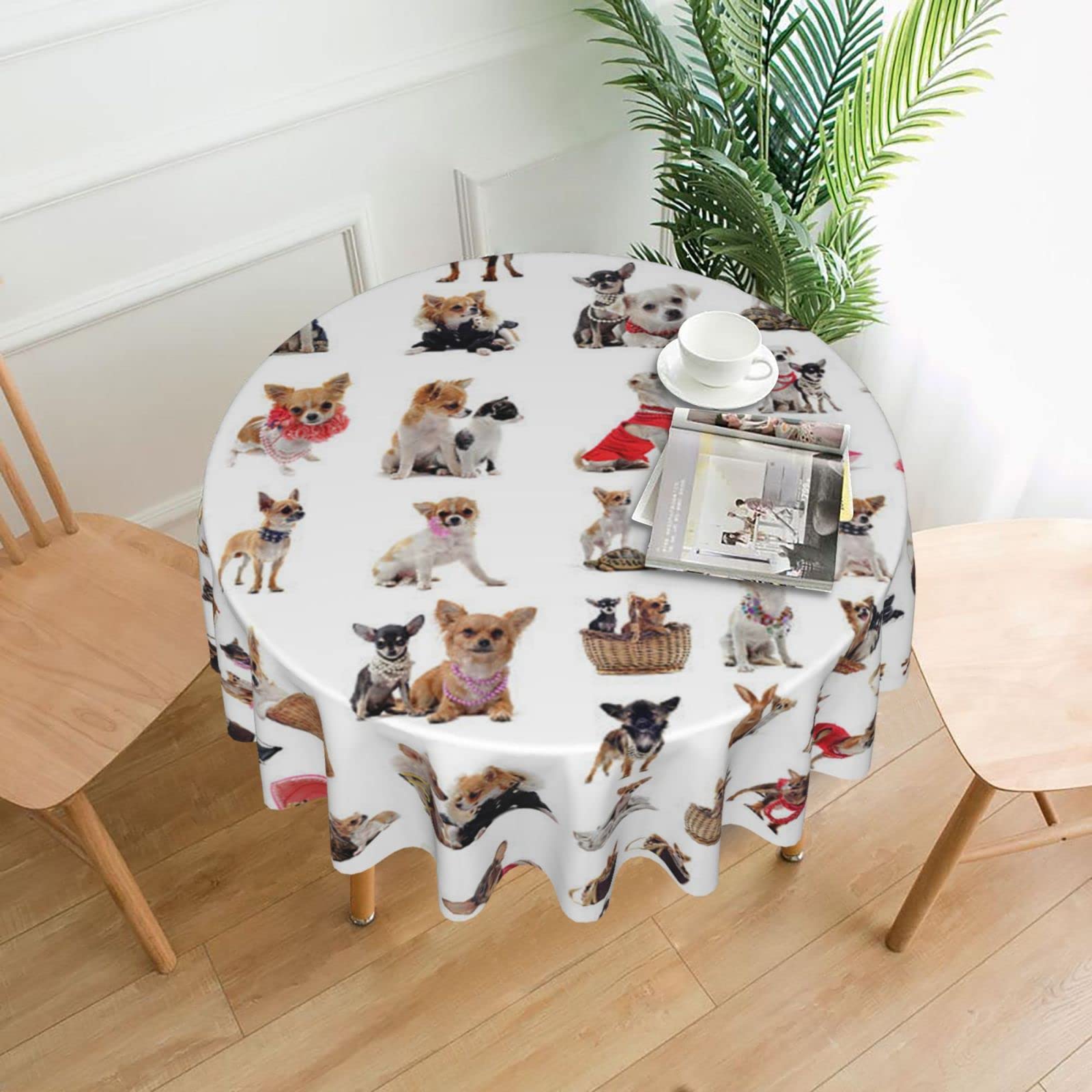 WKSGDSG Waterproof Round Tablecloth 152 Cm, Cute Chihuahua Pug Tablecloths For Parties, Farmhouse Wrinkle-Resistant Polyester Table Cover For Indoor/Outdoor Dining Decor, Fits 51-120 Cm Tables