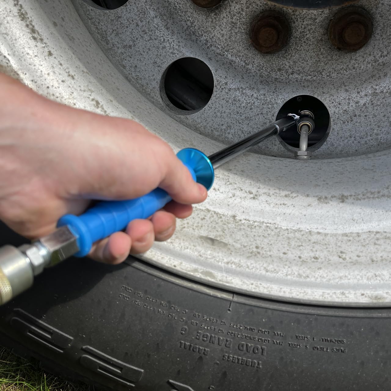 LockNFlate Angled Locking Dual Wheel Air Chuck