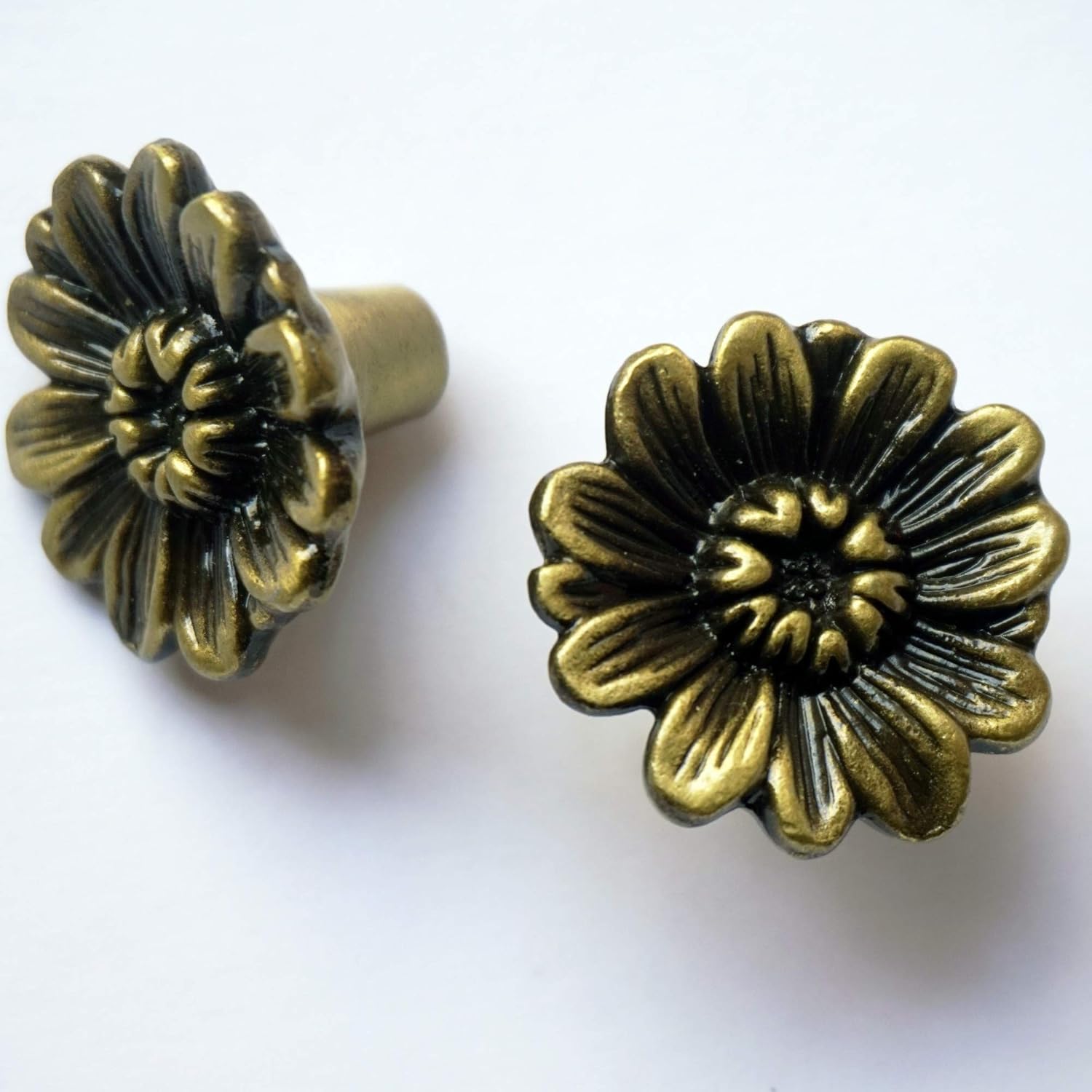 Cabinet Knobs Vintage Dressers Knobs 10 Pack Bronzed Daisy Floral Drawer Knobs with 3 Sized Screws for Furniture Kitchen Antique Closet Door Pull Round Zinc Alloy Flower Drawer Knobs
