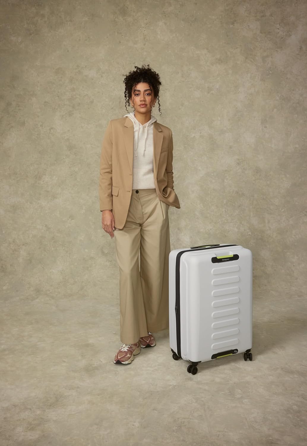 Hedgren GRIP LARGE Expandable Spinner Luggage – Durable Polycarbonate with TSA Lock, Double-Coil Zippers, 4 Spinner Wheels & Multiple Handles - 29" (Olive)