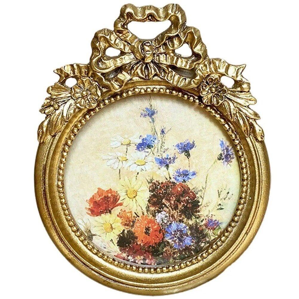 Cadre photo antique rond pour sublimer un mur vide avec une élégante sculpture