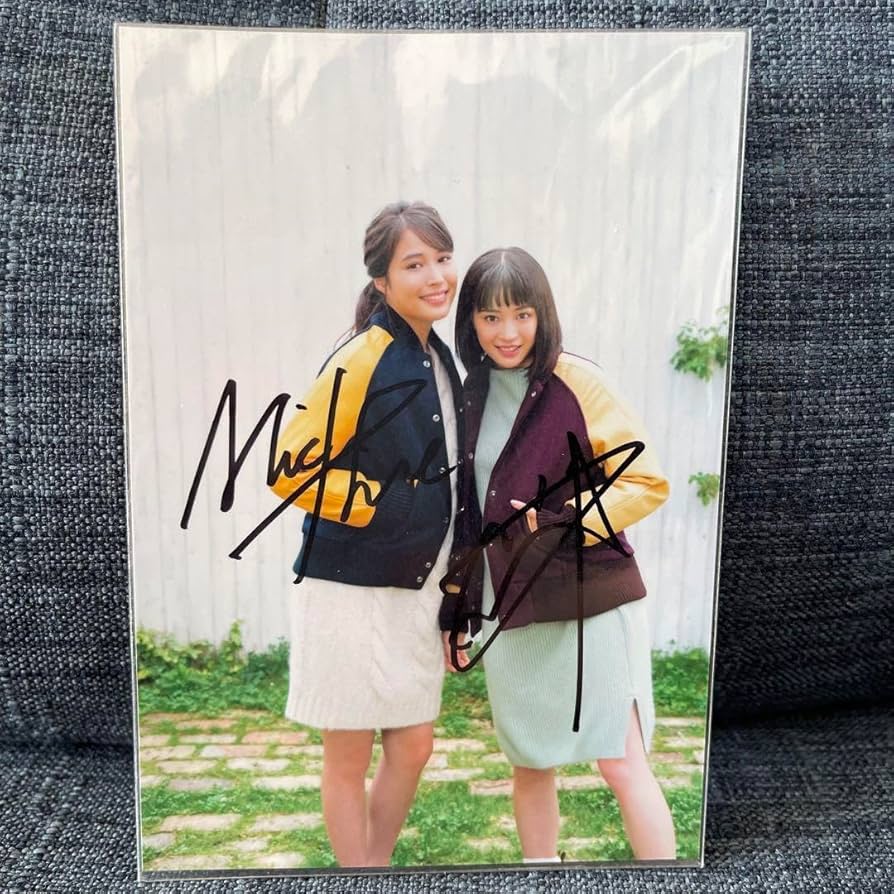 広瀬すず広瀬アリス サイン入り写真 広瀬すず&アリス サイン サイン入りの色紙と浮かせたポラロイド