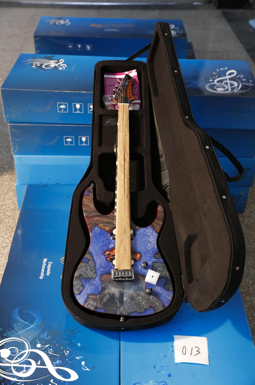 Amazon.com: Leo Jaymz Electric Guitar Hurricane Deluxe See What