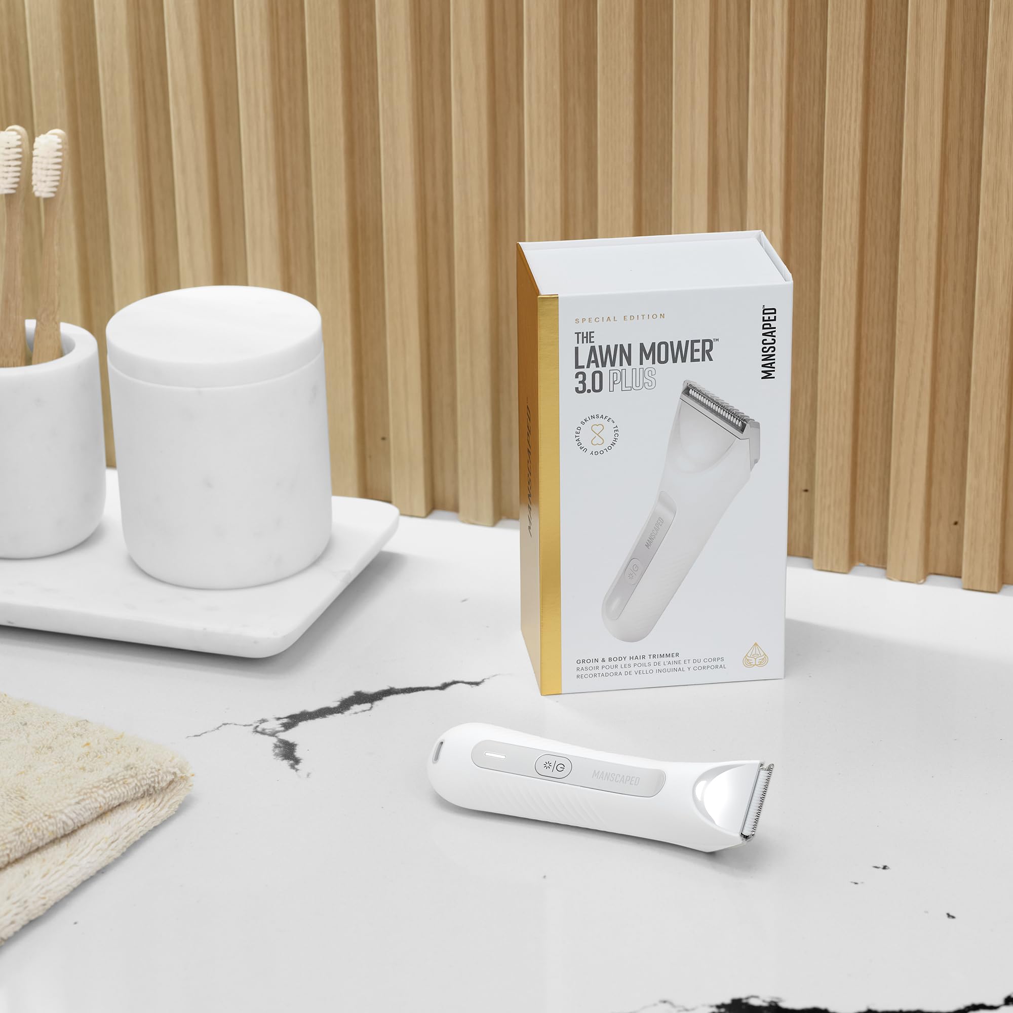 MANSCAPED® The Lawn Mower® 3.0 PLUS Trymer do pachwin i ciała – ostrze trymera SkinSafe®, Wodoodporna maszynka do golenia, Akumulator USB-C, Bezprzewodowa golarka męska z kulką, White Hot