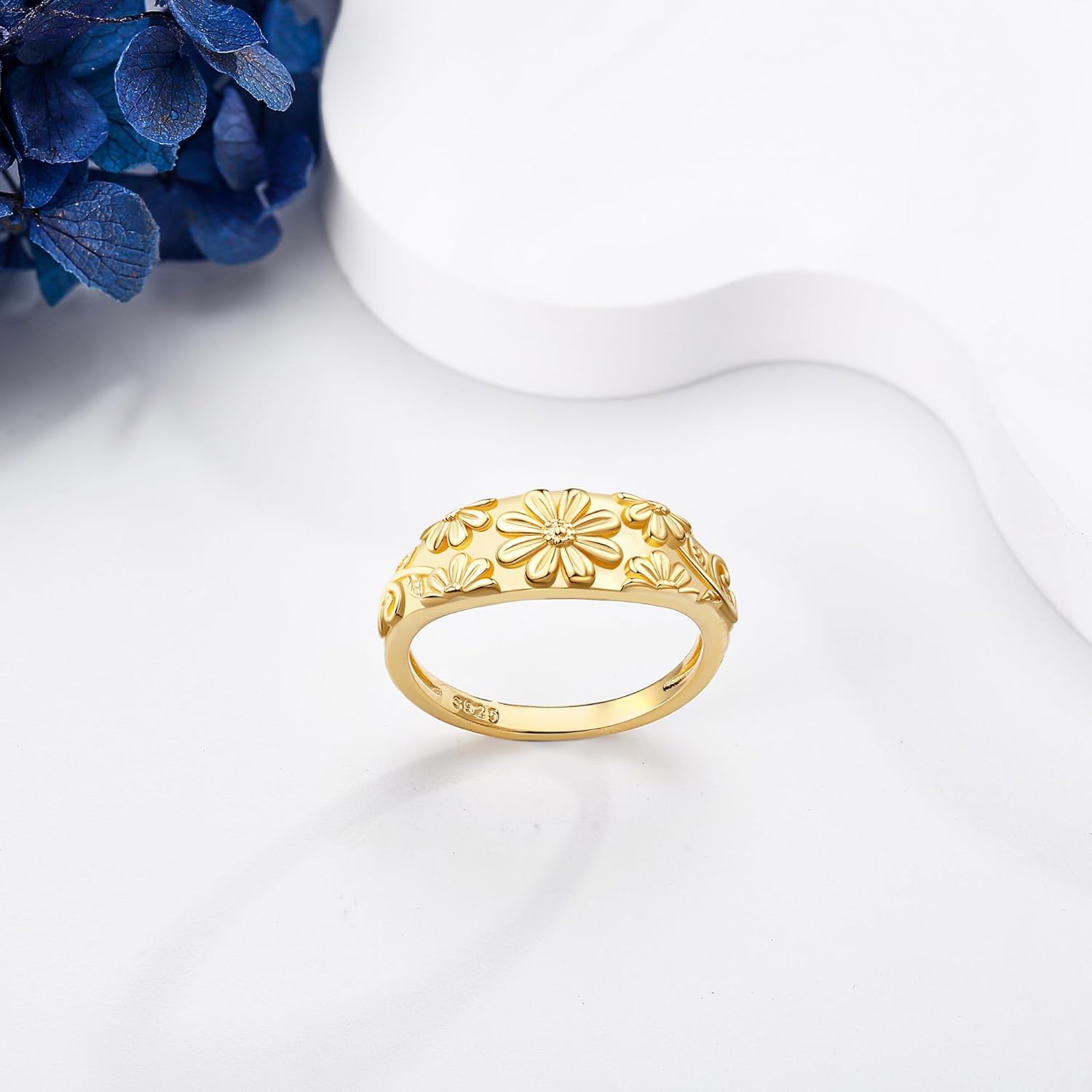 URONE Sterling Silver Daisy Flower Ring - 18K Gold Plated Daisy Jewelry for Women