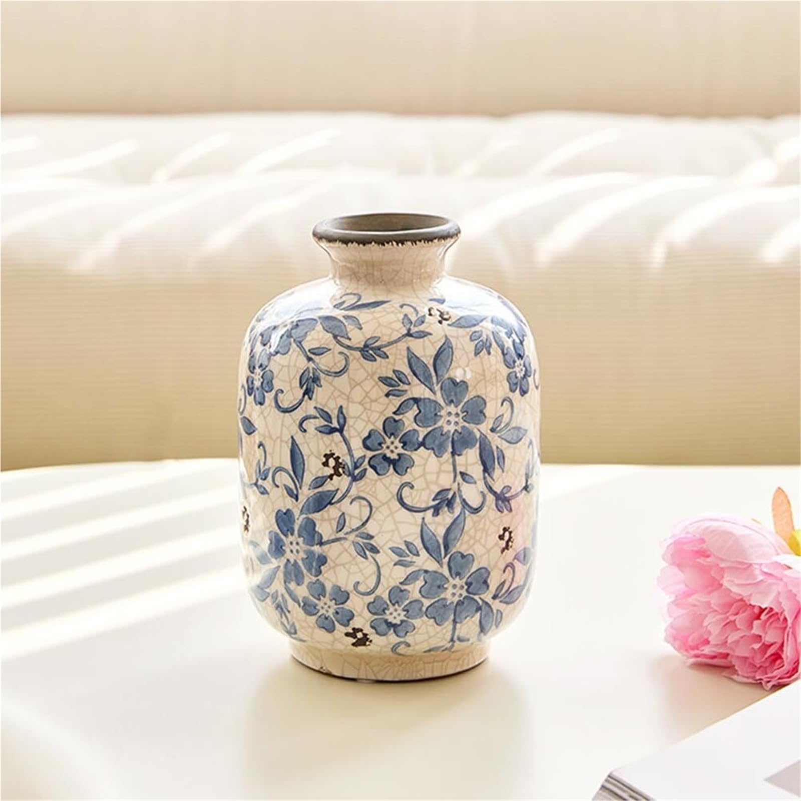 Vase céramique craquelée pour revitaliser un meuble ou une étagère