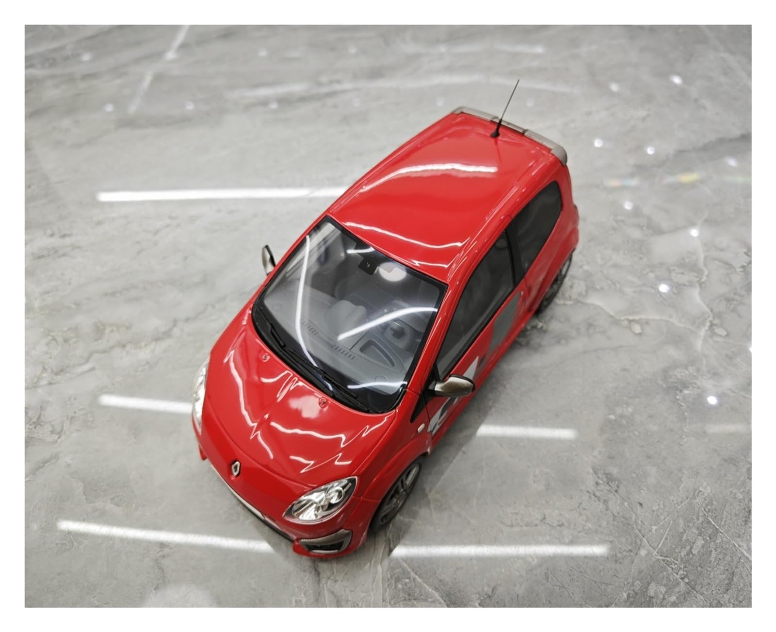 Auto Classica In Lega Ornamento In Miniatura In Resina 1:18 Per RENAULT TWINGO RS 2008 Modello Auto Classica Rossa Collezione Per Appassionati Decorativi Da Collezione