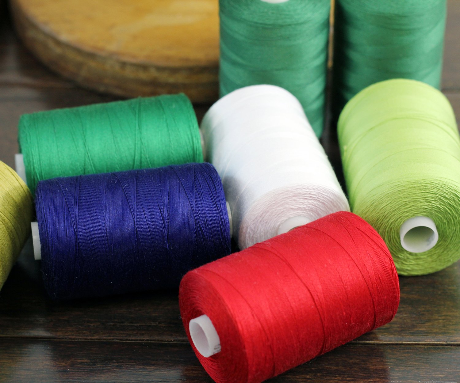 Threadart Garn-Set aus 100 % Baumwolle, 10 natürliche Farbspulen | 1000 m Spulen | zum Quilten und Nähen mit 50/3 Gewicht | langstapelig und fusselarm | über 20 weitere Sets erhältlich