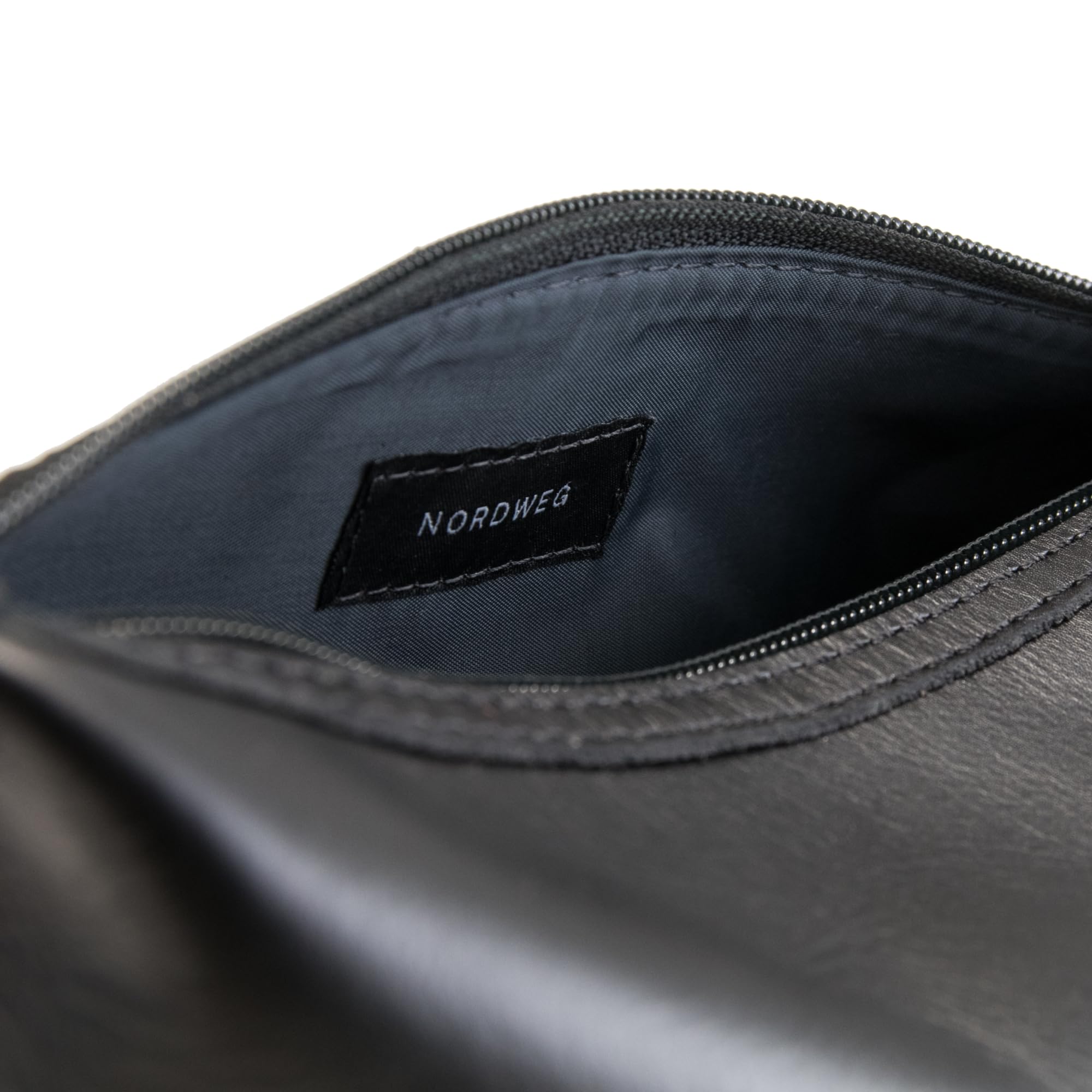 Nordweg Nomad NW084 Trousse de toilette en cuir de qualité supérieure avec doublure imperméable – Compact, durable et spacieux pour les voyages, noir, Trousse de toilette en cuir