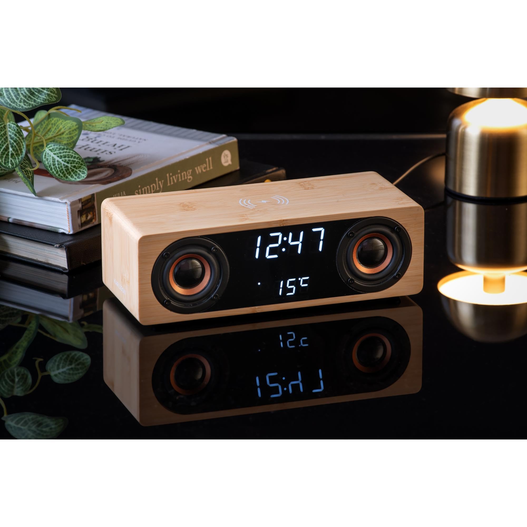 Karlsson Altavoz Bluetooth Radio Reloj despertador con pantalla LED y carga inalámbrica (bambú)