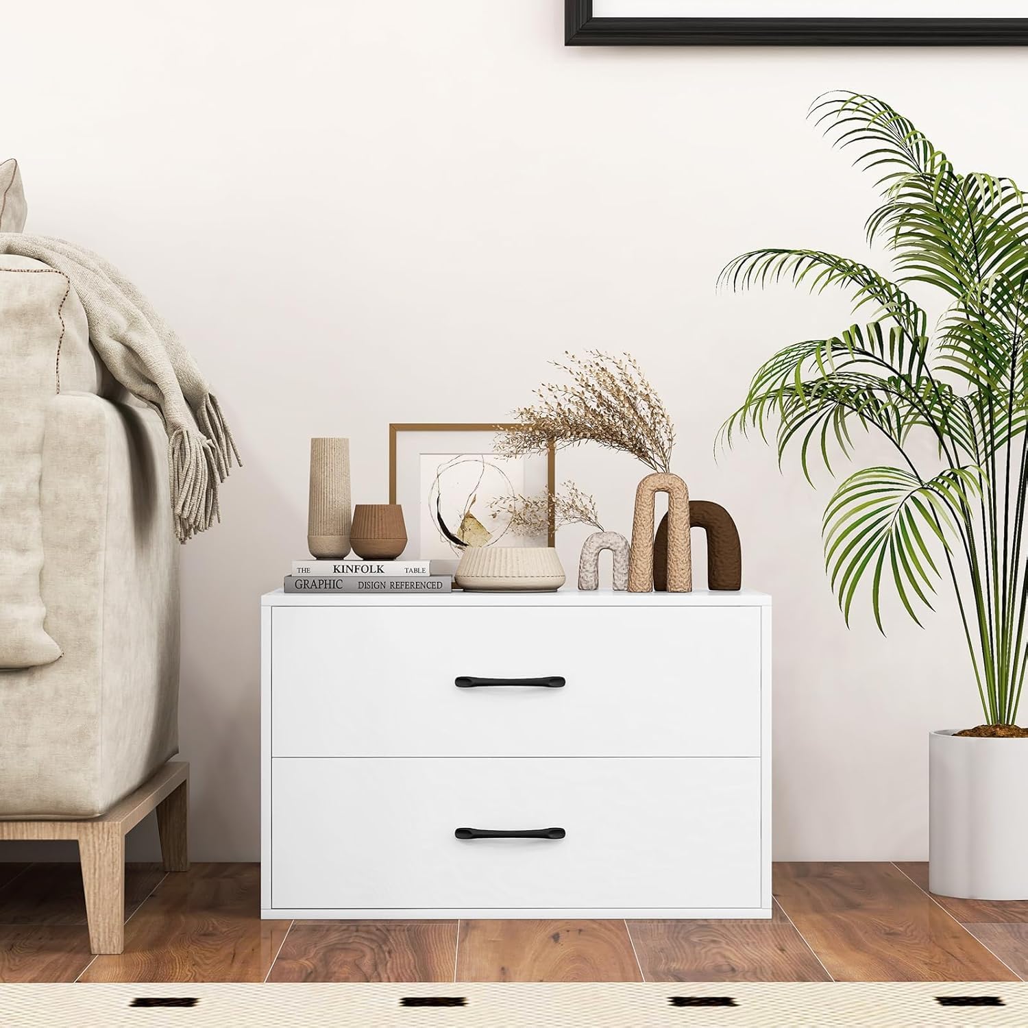 GIANTEX Cajonera de Almacenamiento con 2 Cajones, 60 x 34 x 38 cm, Armario Bajo de Madera, con Kit Antivuelco, Cómoda para Salón, Dormitorio (Blanco)