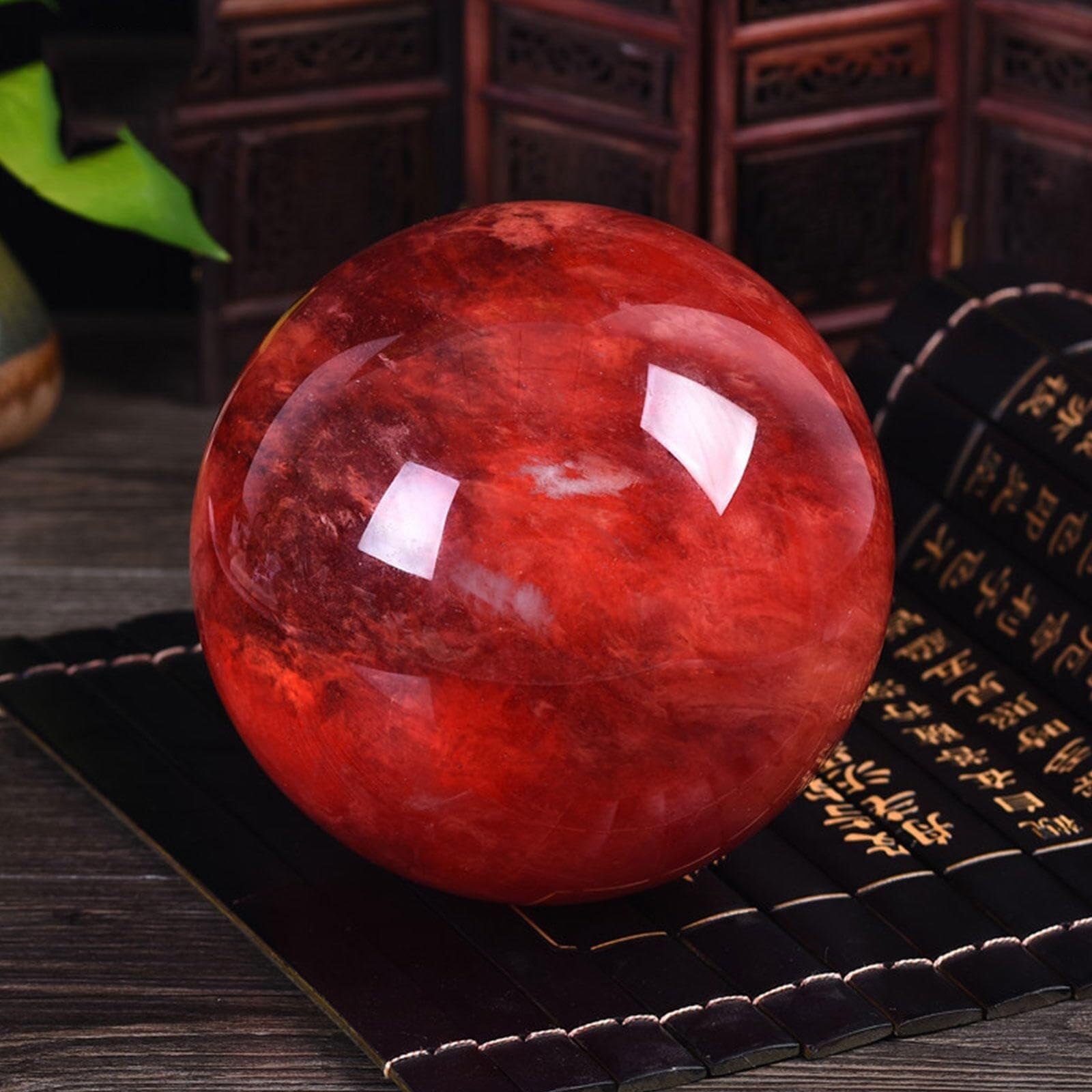 Sfera di cristallo naturale in ghisa, sfera di cristallo rosso, sfera di cristallo per meditazione, divinazione, per sfera decorativa, divinazione o Feng Shui, sfera di indovinazione (5-6 cm)