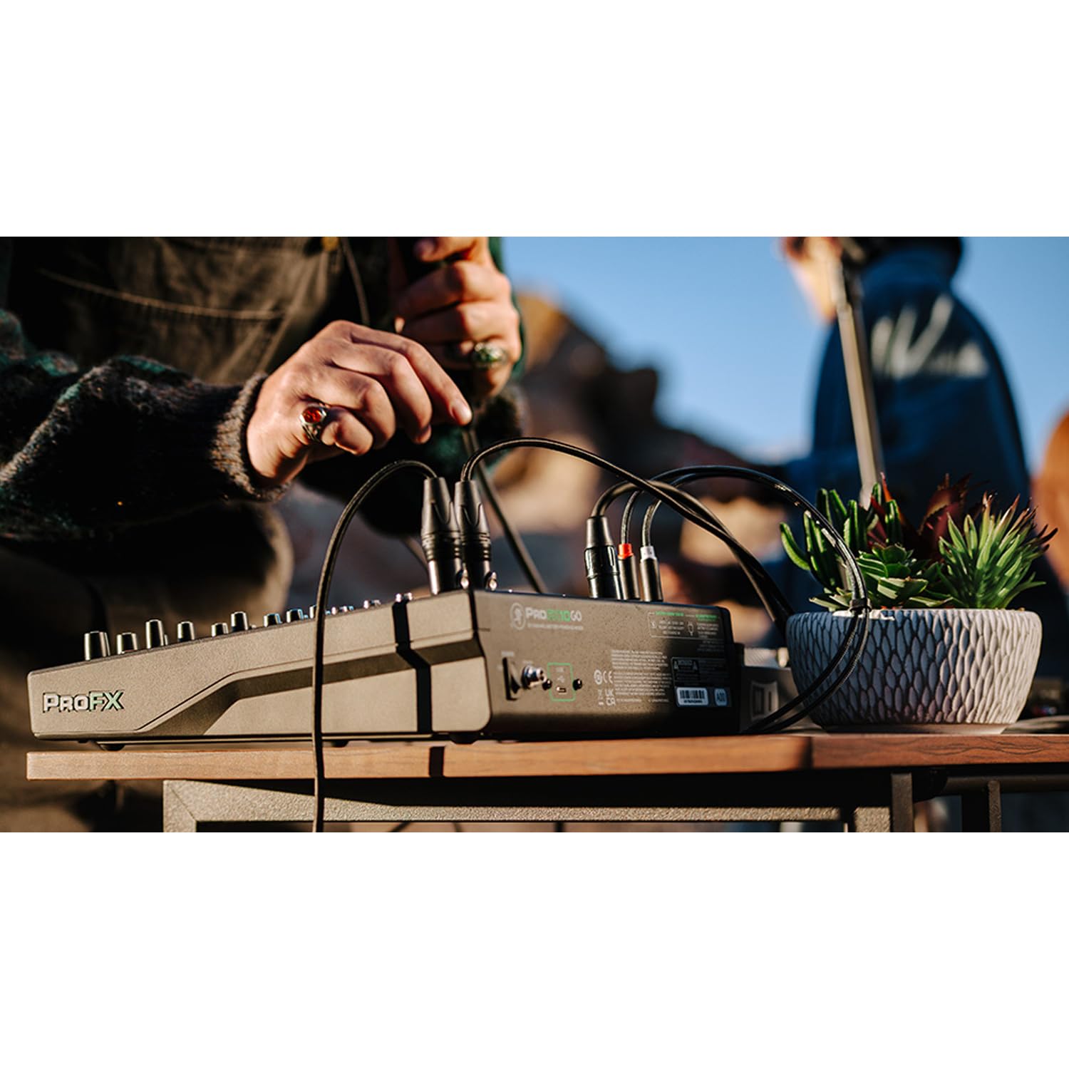 Mackie ProFX10 GO Mischpult akkubetriebener Mixer mit 2x keepdrum XLR-Kabel