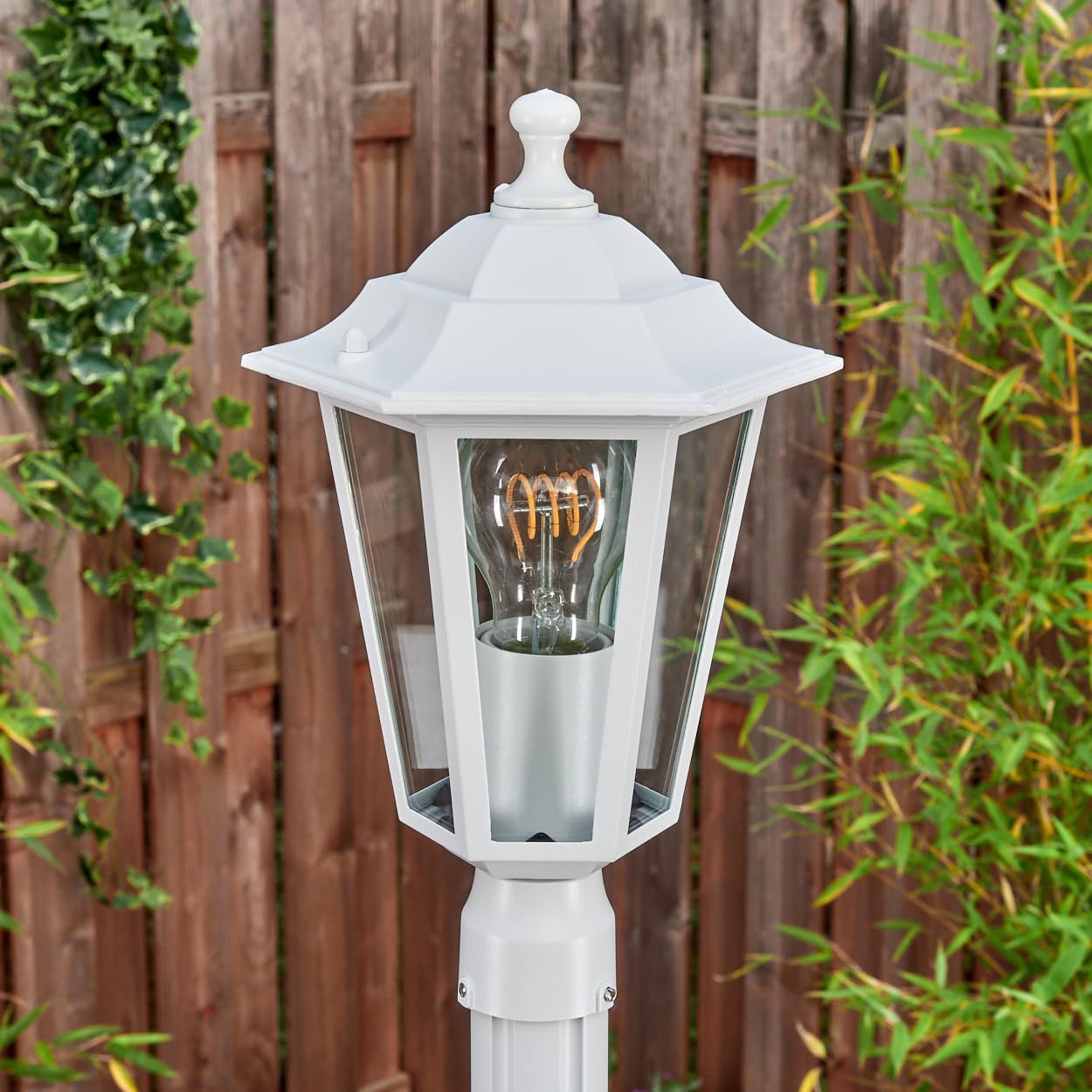 HOFSTEIN Candélabre Loria, éclairage extérieur de chemin en métal/verre blanc/clair, éclairage de chemin au design vintage/antique/rustique pour jardin, extérieur, cour, hauteur 190 cm, 1 x E27, IP44