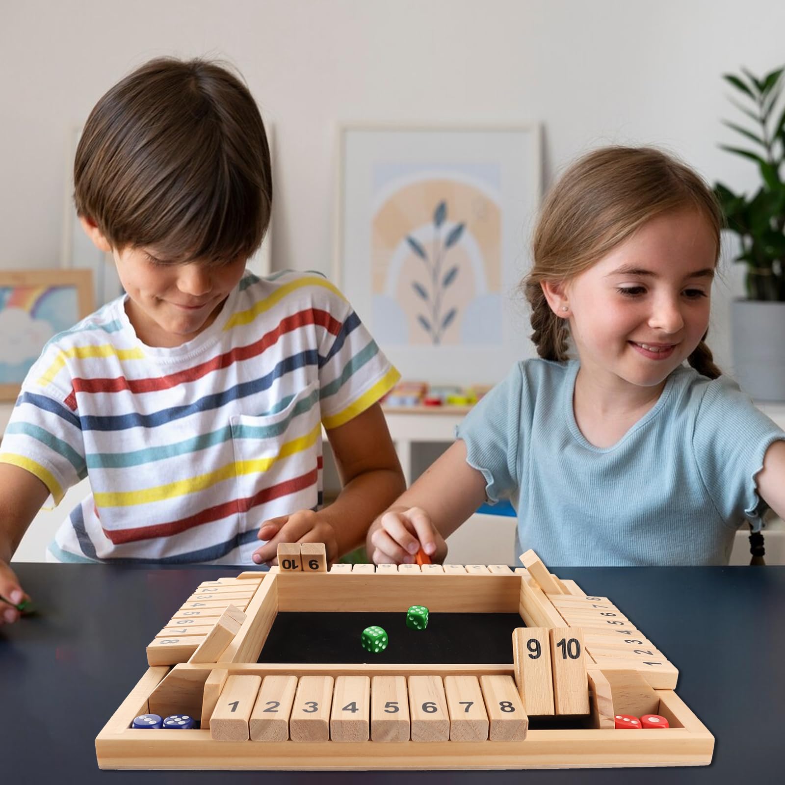 GSE Games & Sports Expert - Würfelbrettspiel aus Holz für 1-4 Spieler mit 8 Würfeln 4-fach nummeriert 10 Brettspiel, Naturholz