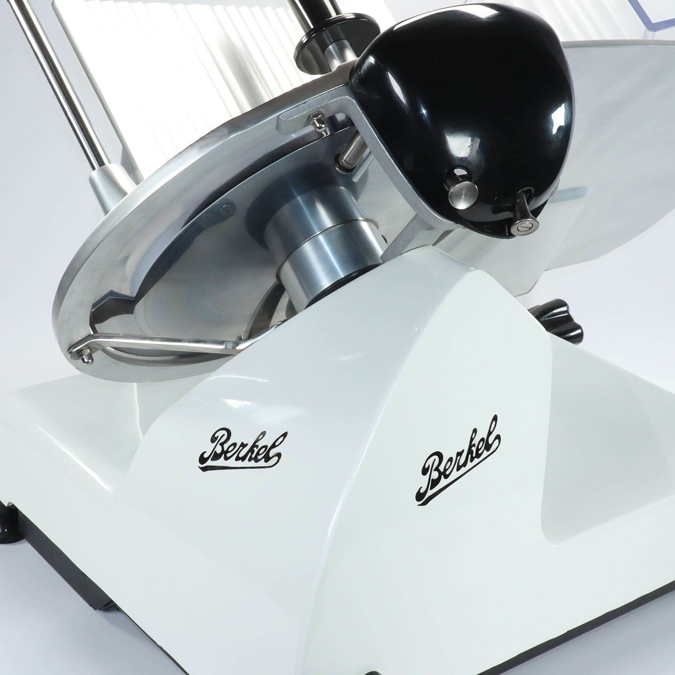 Palatina Werkstatt ® Berkel Red Line 300 | Affettatrice a gas | Diametro lama 300 mm | Bianco | Affettatrice integrata | + tagliere in legno di barile
