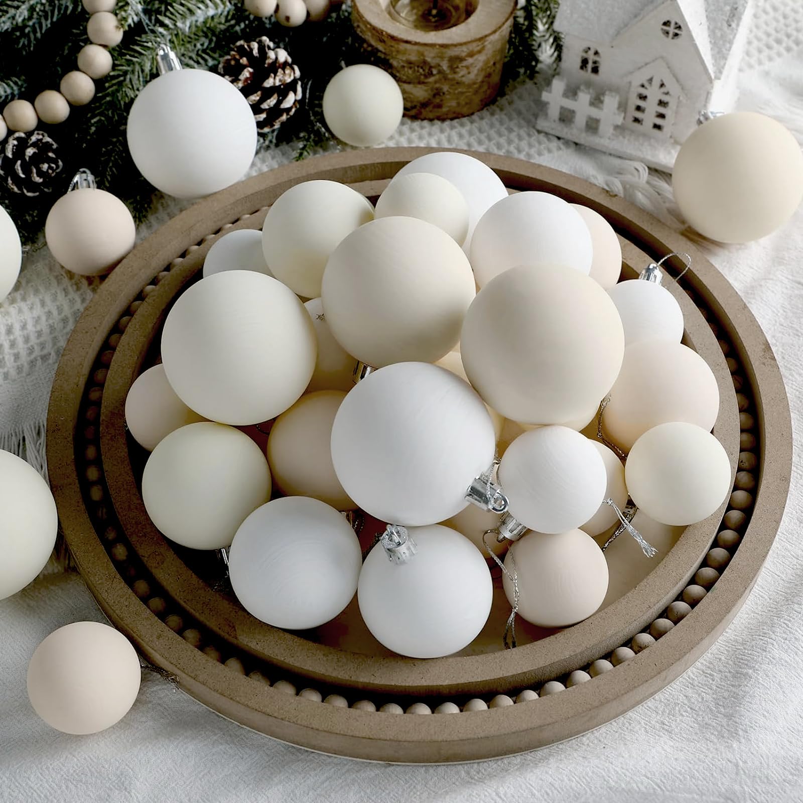 Lot de 40 boules de Noël rustiques texturées et incassables pour sapin de Noël, décorations d'intérieur rustiques (4,9 cm, 5,9 cm, 5,9 cm, 6 cm, crème)
