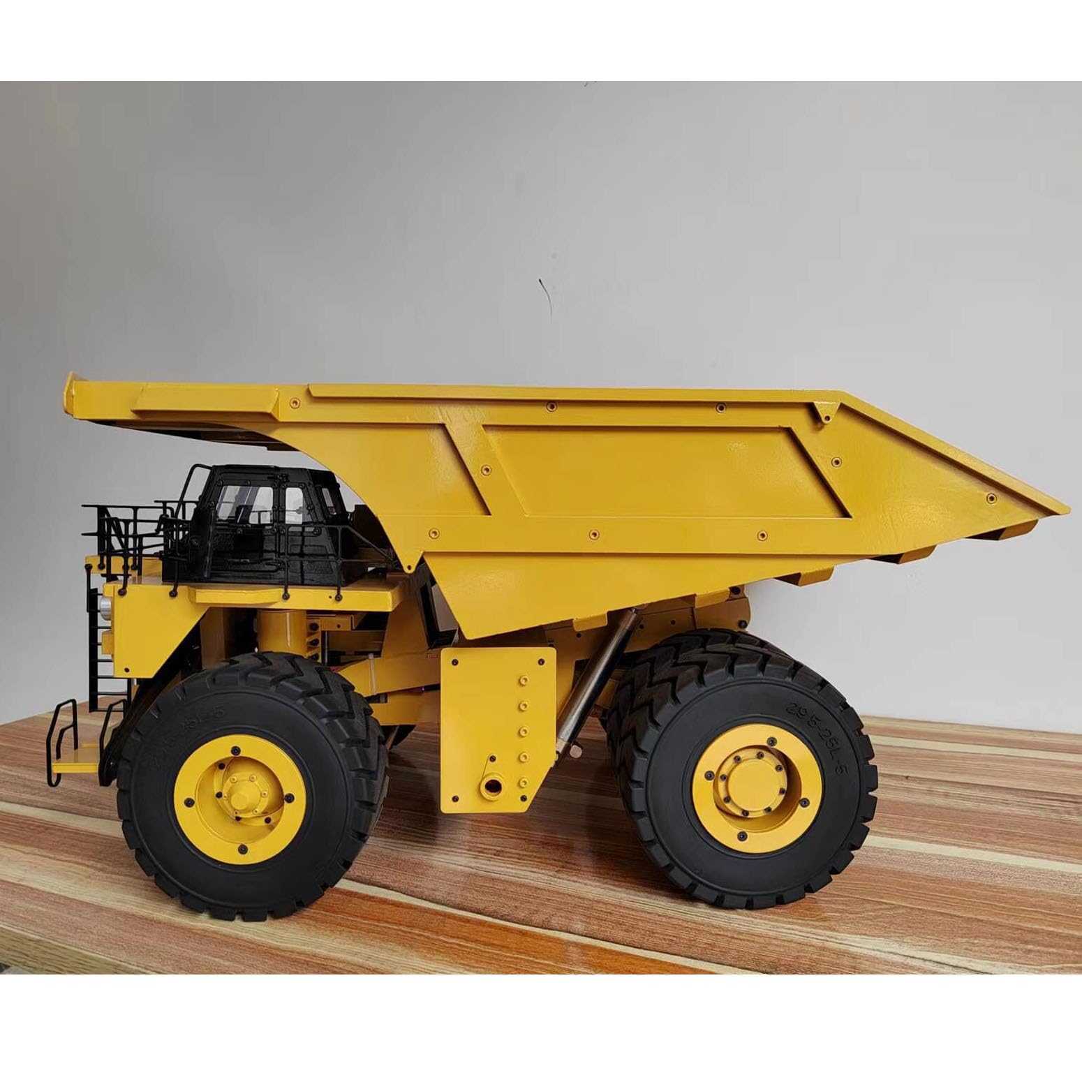Amazon.com: TOUCAN RC HOBBY 1/20 RC Metal Hydraulic Mining Truck