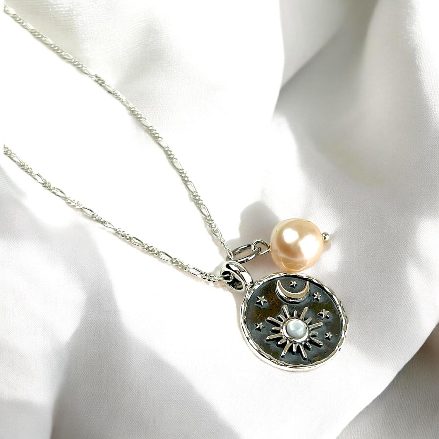 MadamLili | 925 Sterling Silber Mond Kette mit Perlmutt Sonne & Süßwasserperle | Mystischer Schmuck | Geschenk für Frauen | Glücksbringer | Perlenkette Damen | Hippie Schmuck