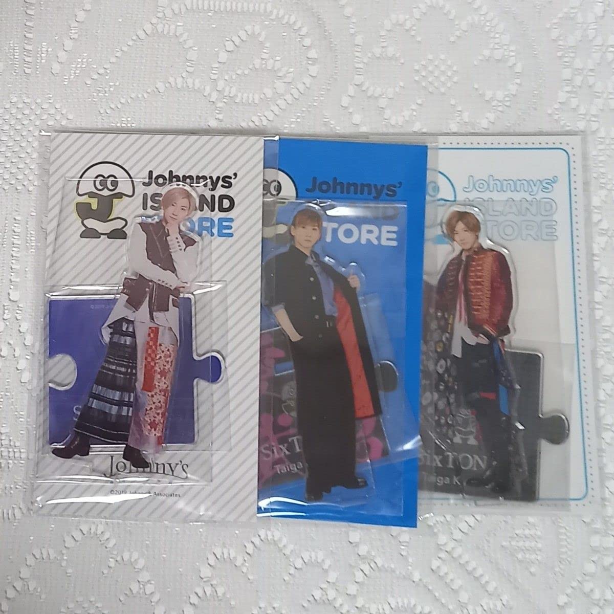 Amazon | 京本大我 アクリルスタンド ステッカー 缶バッジ | バッジ  